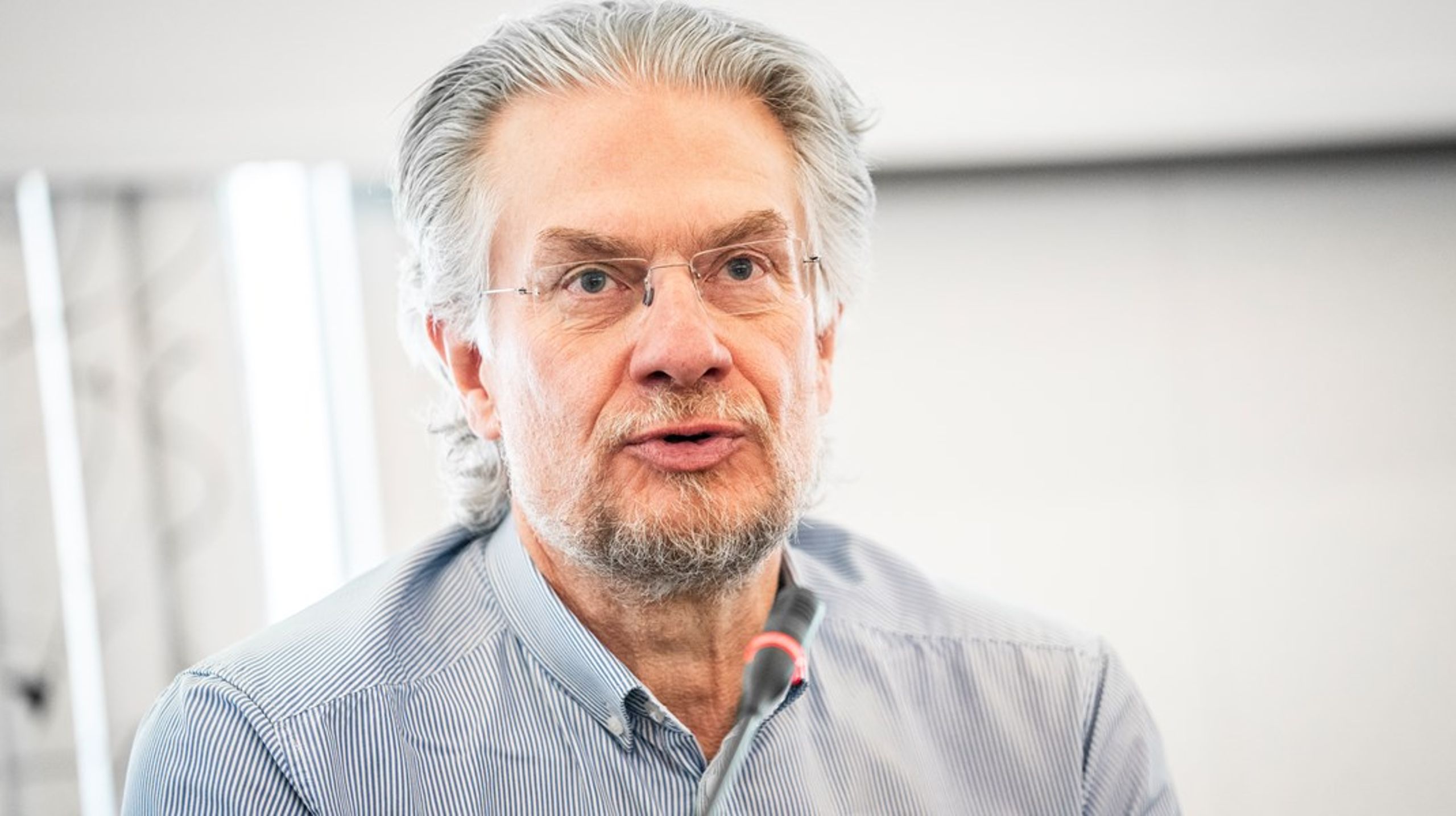 Socialdemokratiet skylder vælgerne et klart svar på, om partiet støtter kædeansvar eller ej, skriver Henrik Dahl (LA).