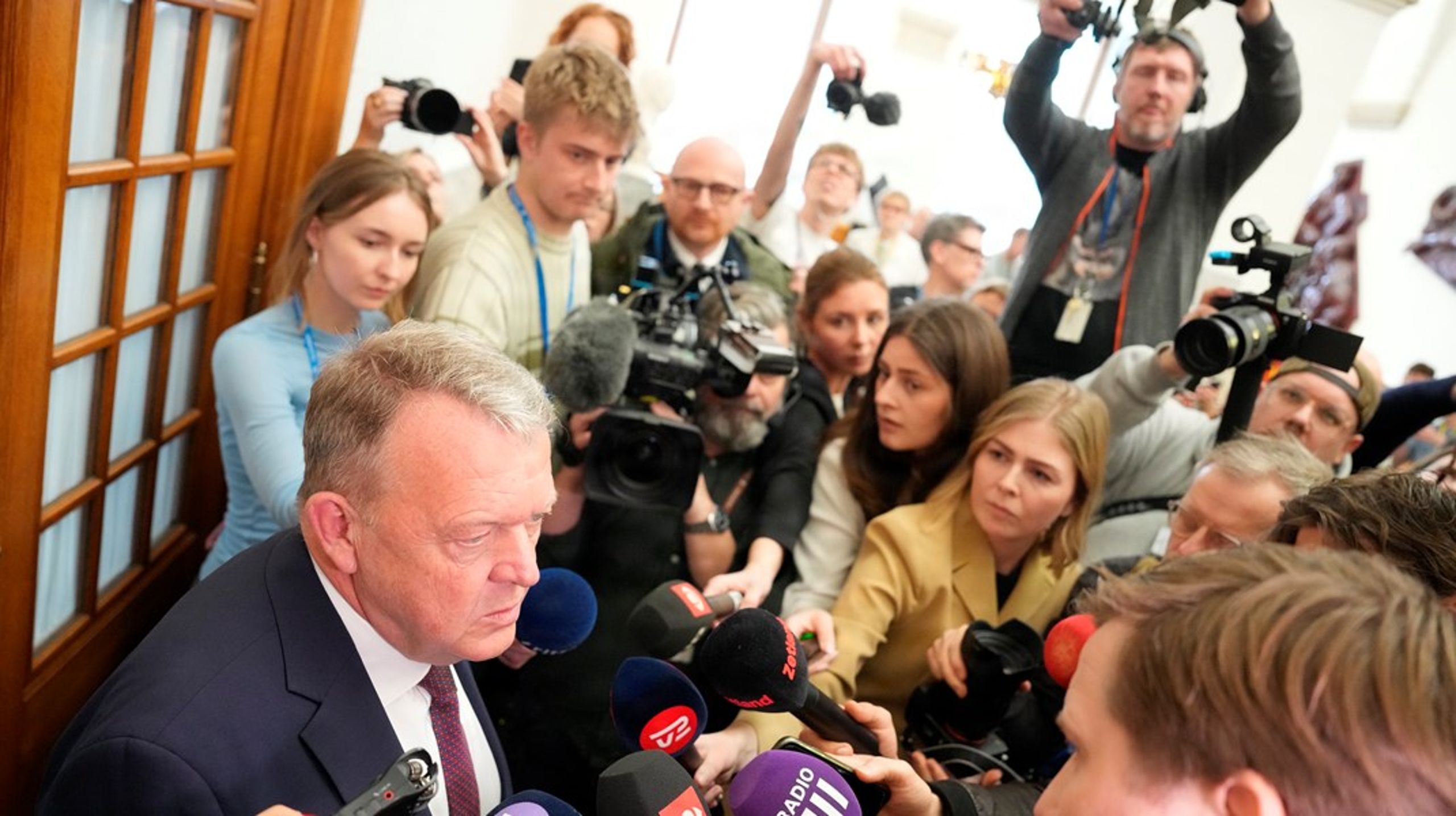 Fagforeningerne i staten kan ikke komme videre med deres egne overenskomstforhandlinger, før en ny regering er tiltrådt. Også flere af regeringens bebudede lovforslag er nu i venteposition.