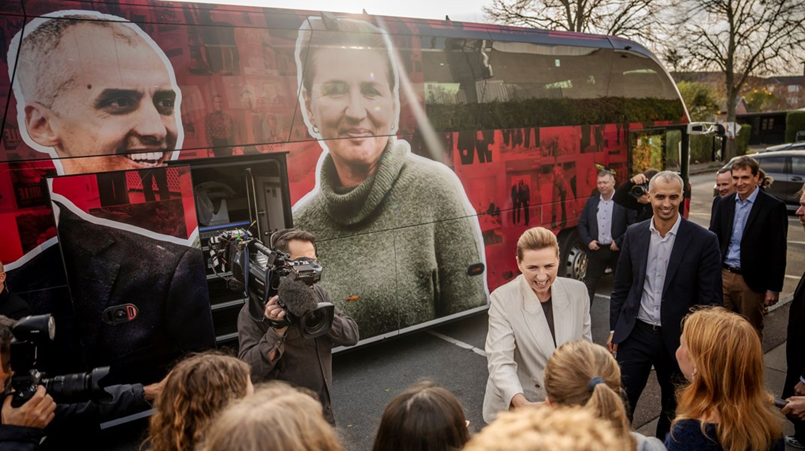 Nu kører valgbussen, og lovarbejdet er sat på pause. Mattias Tesfaye havde fire lovforslag på trapperne, da statsministeren udskrev valg.