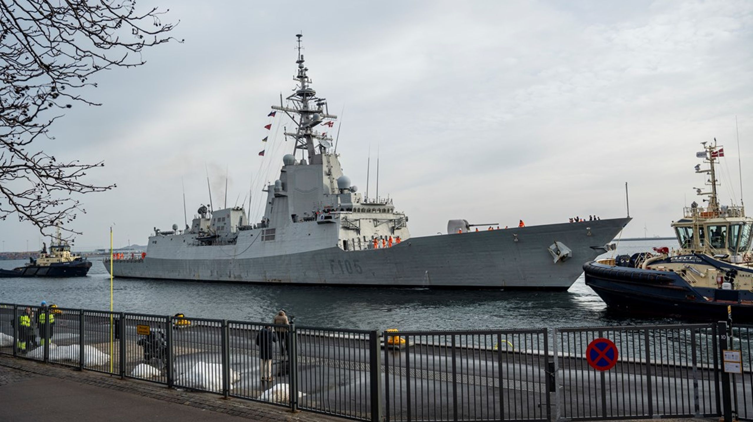 Fregatten Cristóbal Colón på vej ind til kajen ved Langelinie. Det er dog ikke fregatter magen til den, som Navantia tilbyder Danmark.