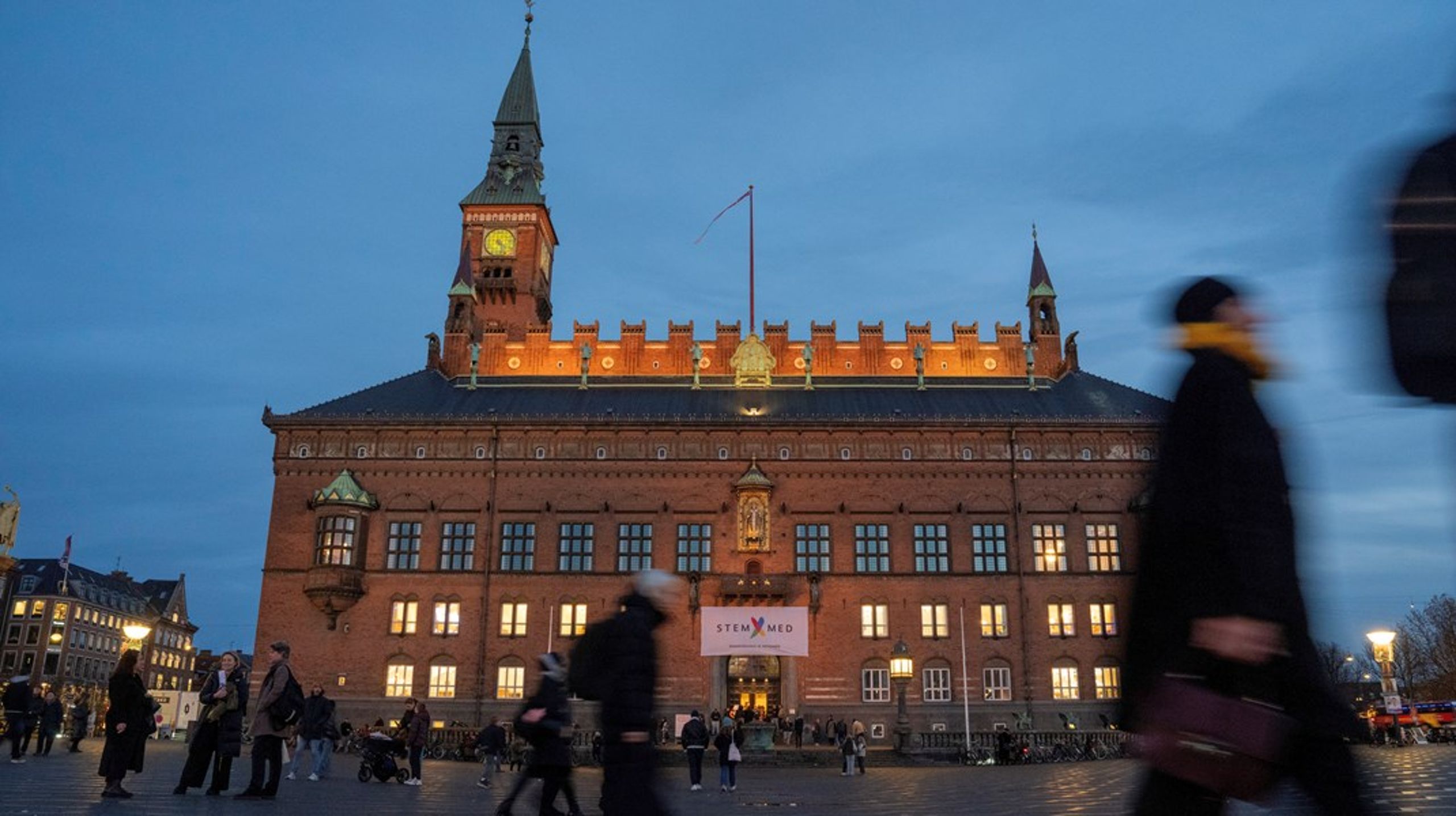 Københavns Kommune har købt botilbudspladser for flere hundrede millioner kroner af en&nbsp;velfærdskoncern på Vestegnen, der er under mistanke for økonomisk kriminalitet.&nbsp;