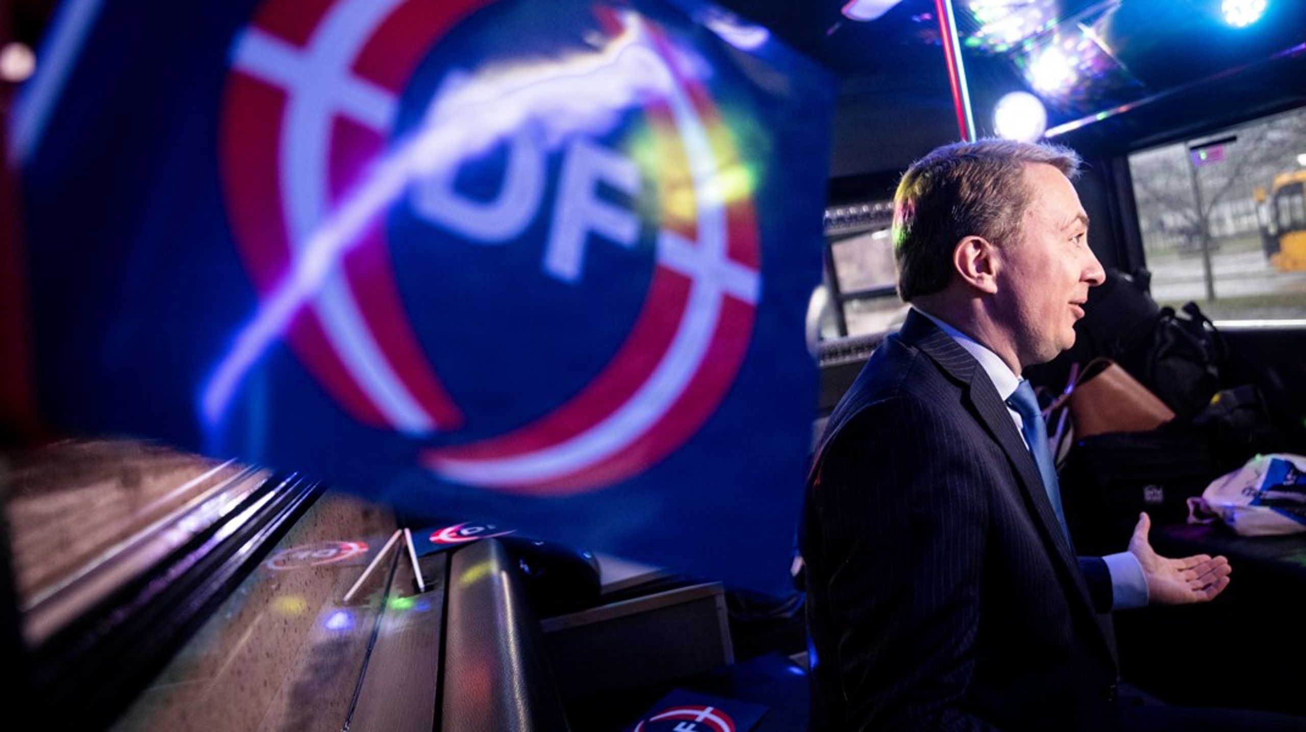 Både Socialdemokratiet og Dansk Folkeparti har haft gang i at spinne alt fra udlændinge til Ukraine, skriver Poul Madsen om valgkampens første uge.