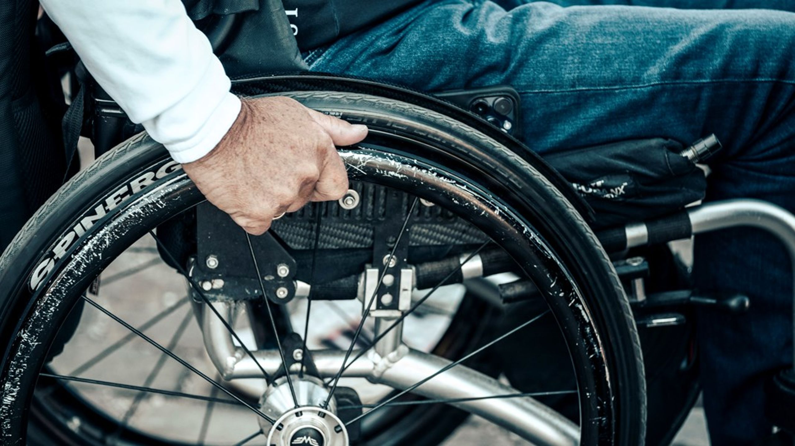 I&nbsp;mange danske byer&nbsp;er det fortsat vanskeligt for 
kørestolsbrugere at komme ind i busserne, skriver Morten Kjærum.&nbsp;<br>