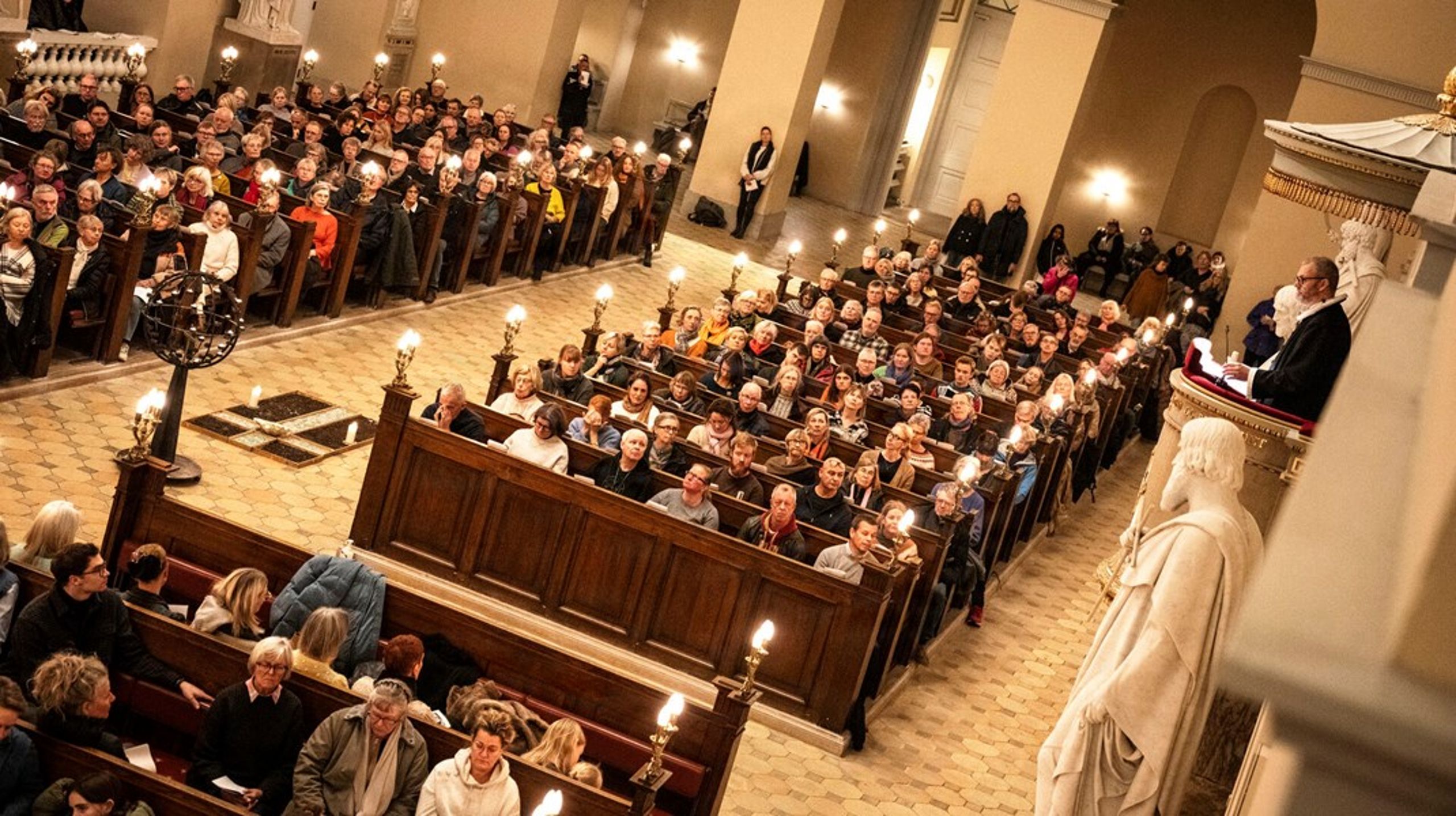 Der er så godt som ingen af de politiske partier, der har en seriøst udfoldet folkekirkepolitik, selv om denne institution er mere samlende og folkelig end noget som helst andet politikområde, skriver formanden for Præsteforeningen, Pernille Vigsø Bagge.