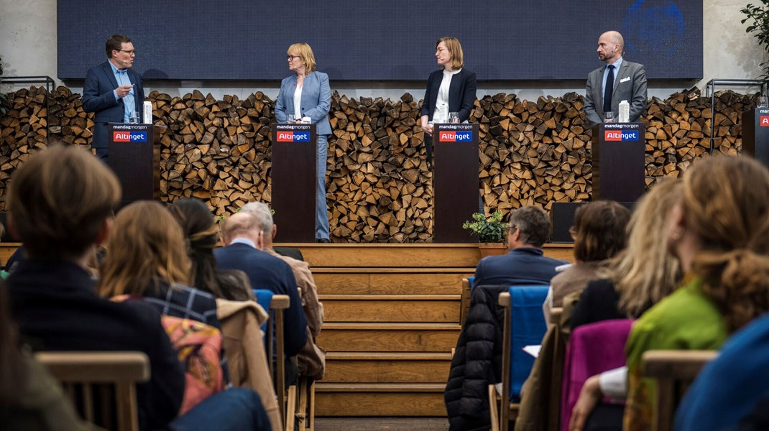 Fredag eftermiddag rammer valgkampen også Altingets Gård. Fra klokken 15 inviterer vi til politisk fredagsbar med musik, podcast, debat og netværk.