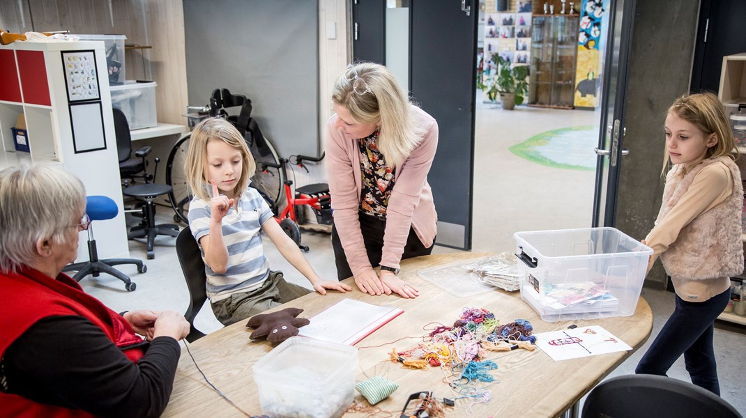 Det er naturligvis helt afgørende, om de politiske investeringer målrettes den profession, som har nøglen til at bryde udviklingen, eller om investeringens eneste kvalitetskrav er, at der ansættes personer, som er fyldt atten, skriver Jonas Guldbæk.