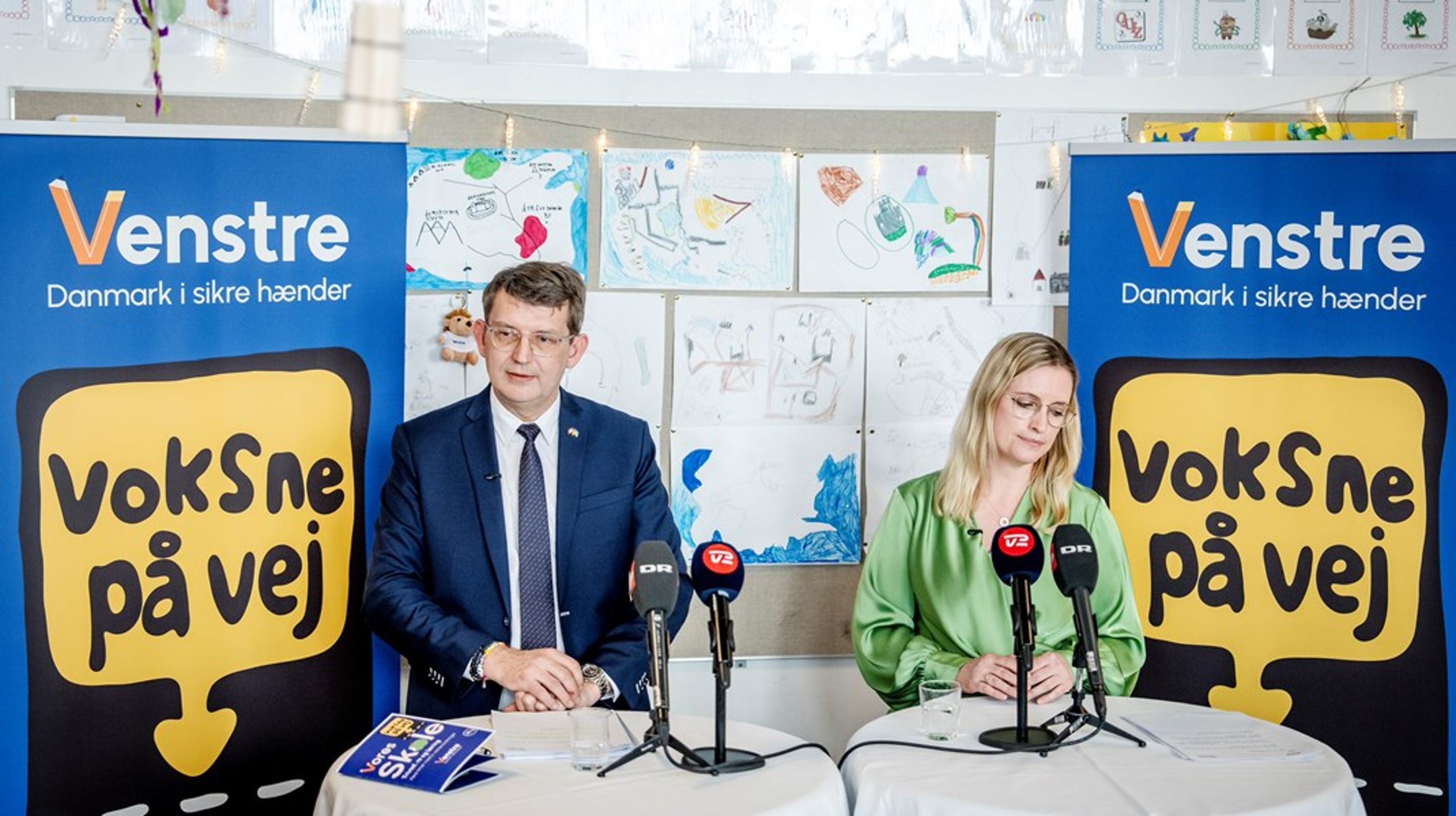 En række partier har under valgkampen lovet at prioritere milliarder til folkeskolen. Troels Lund Poulsen (V) og Stephanie Lose (V) ved præsentationen af Venstres skoleudspil på Bordings Friskole i København.