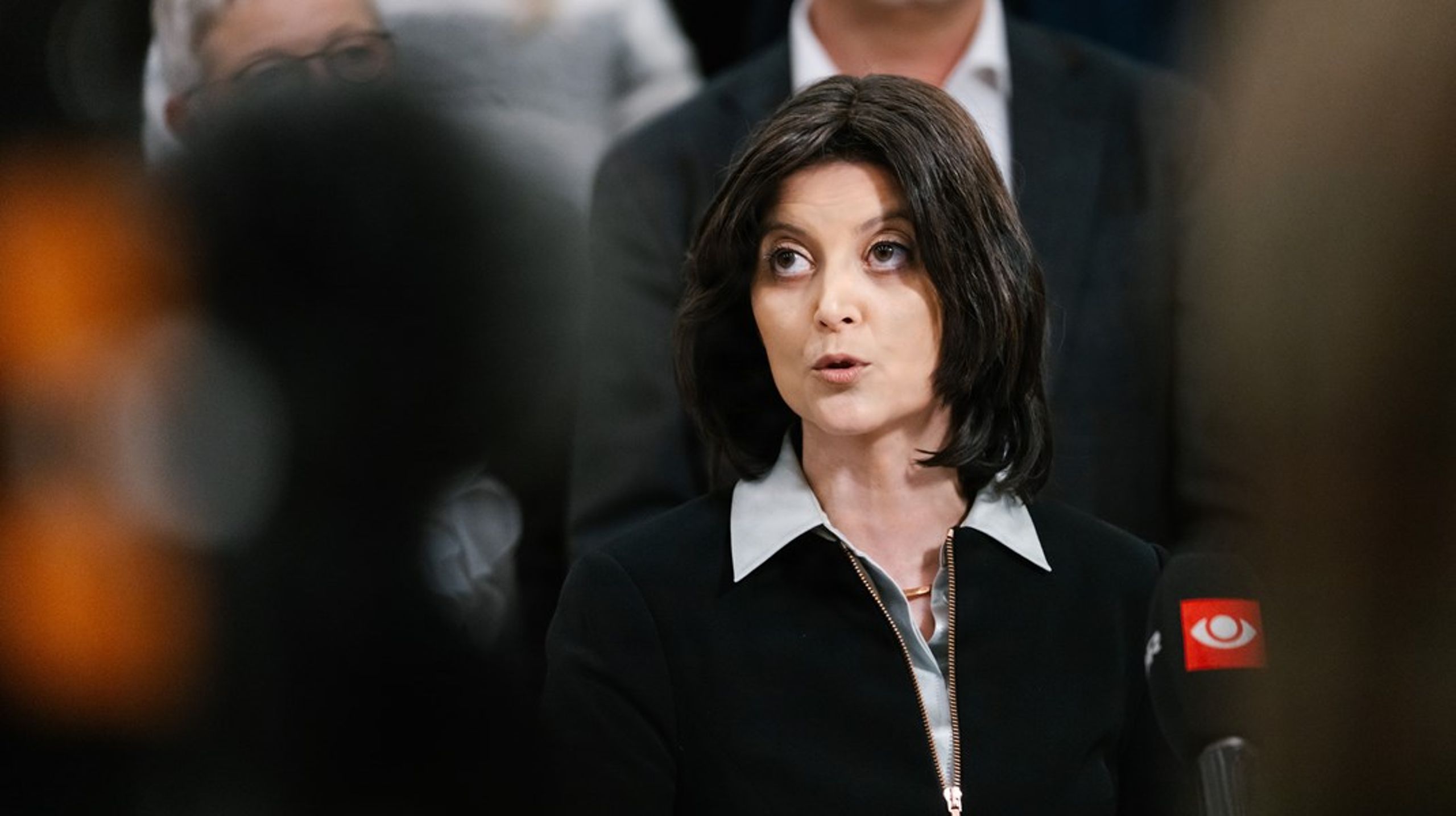 KL's chefforhandler Sofia Osmani (K) er tilfreds med, at ny overenskomstaftale tager toppen af fratrædelsesgodtgørelserne til kortidsansatte direktører og chefer i kommunerne.