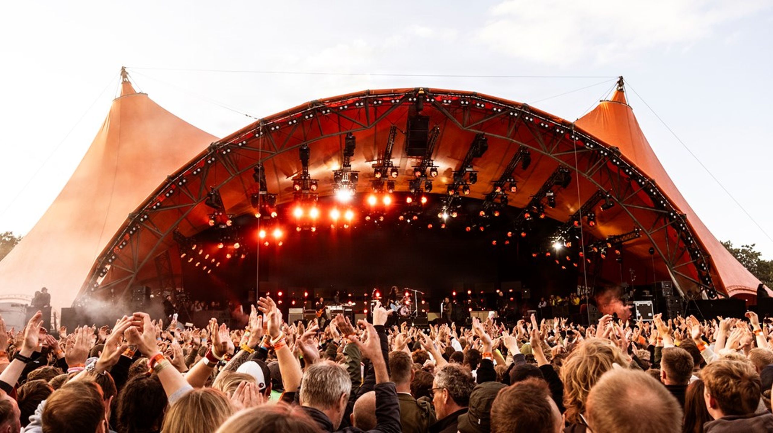 Roskilde Festival har&nbsp;typisk omkring 130.000 deltagere i alt, hvilket gør den til en af Europas største