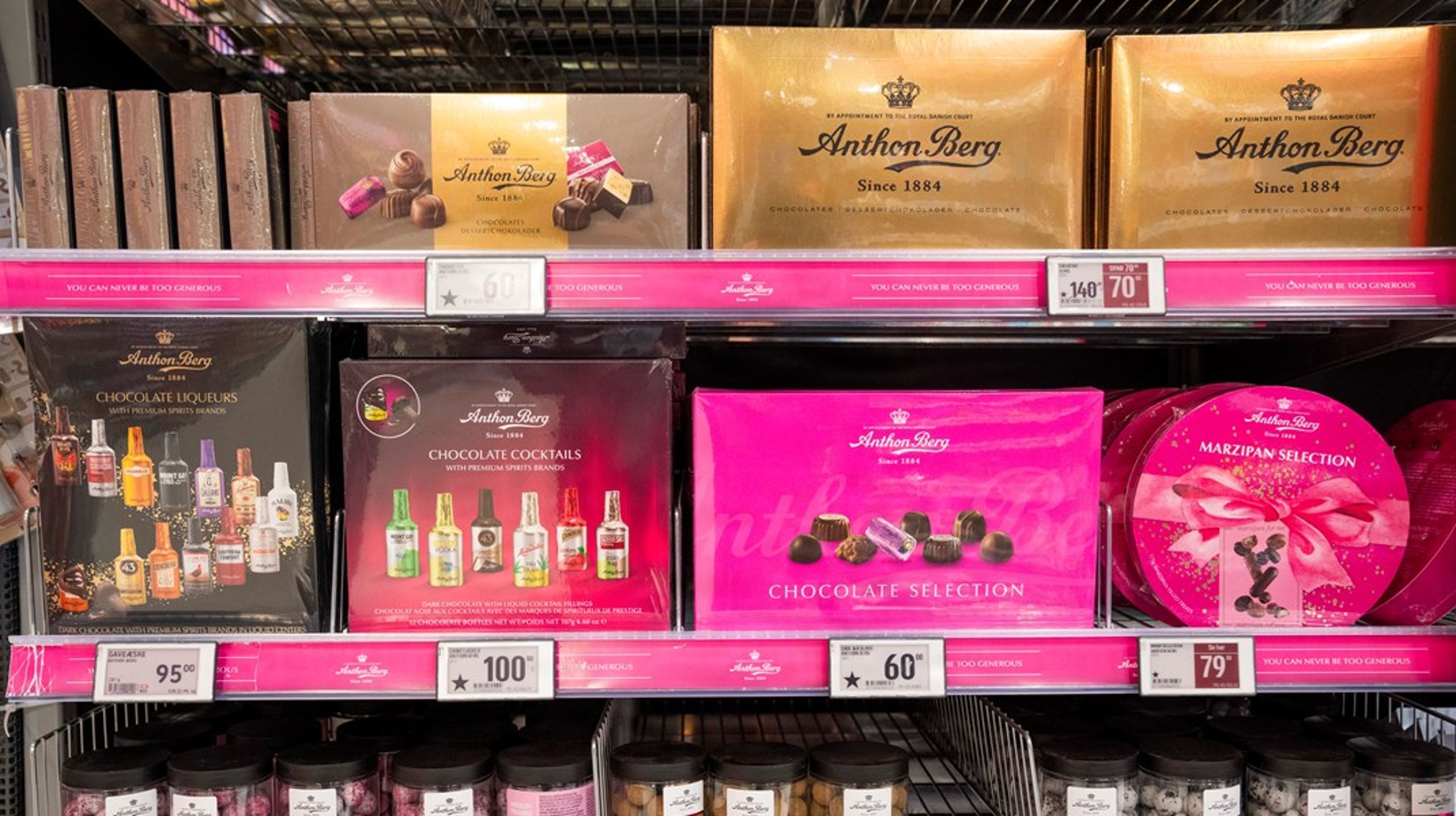 Danskerne skal muligvis til at indstille sig på, at prisen på marcipanbrød og andre Anthon Berg-produkter alligevel ikke falder til sommer. Arkivfoto.&nbsp;