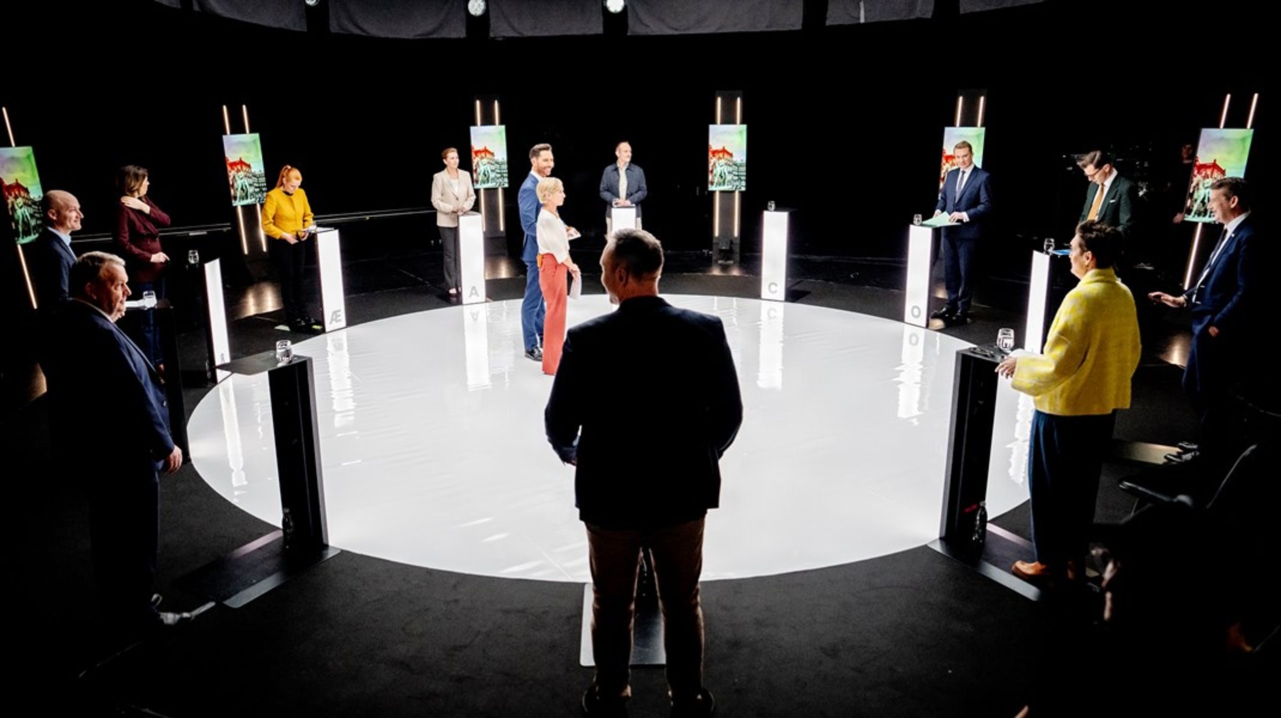 Flere partier i velfærdsforliget åbner for at diskutere en lavere stigning i pensionsalderen, men der er lagt op til svære armlægninger om, hvordan regningen skal betales. S-ordfører Christian Rabjerg-Madsen peger dog på, at de først skal blive enige inden 2030.