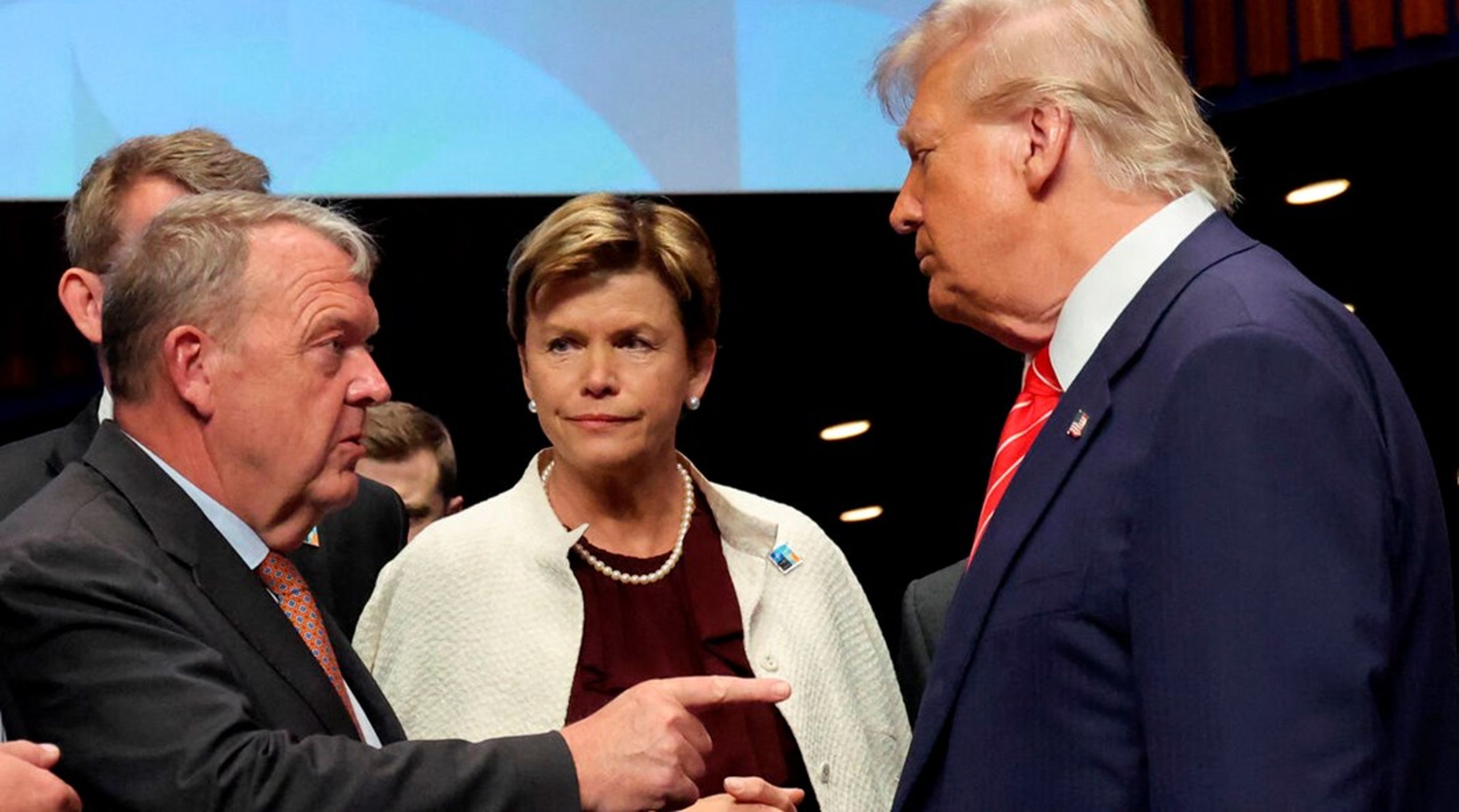 Danmarks udenrigsminister Lars Løkke Rasmussen (t.v.) i samtale med USA's præsident Donald Trump (t.h.) ved Nato-topmødet i Haag i Holland i juni 2025.