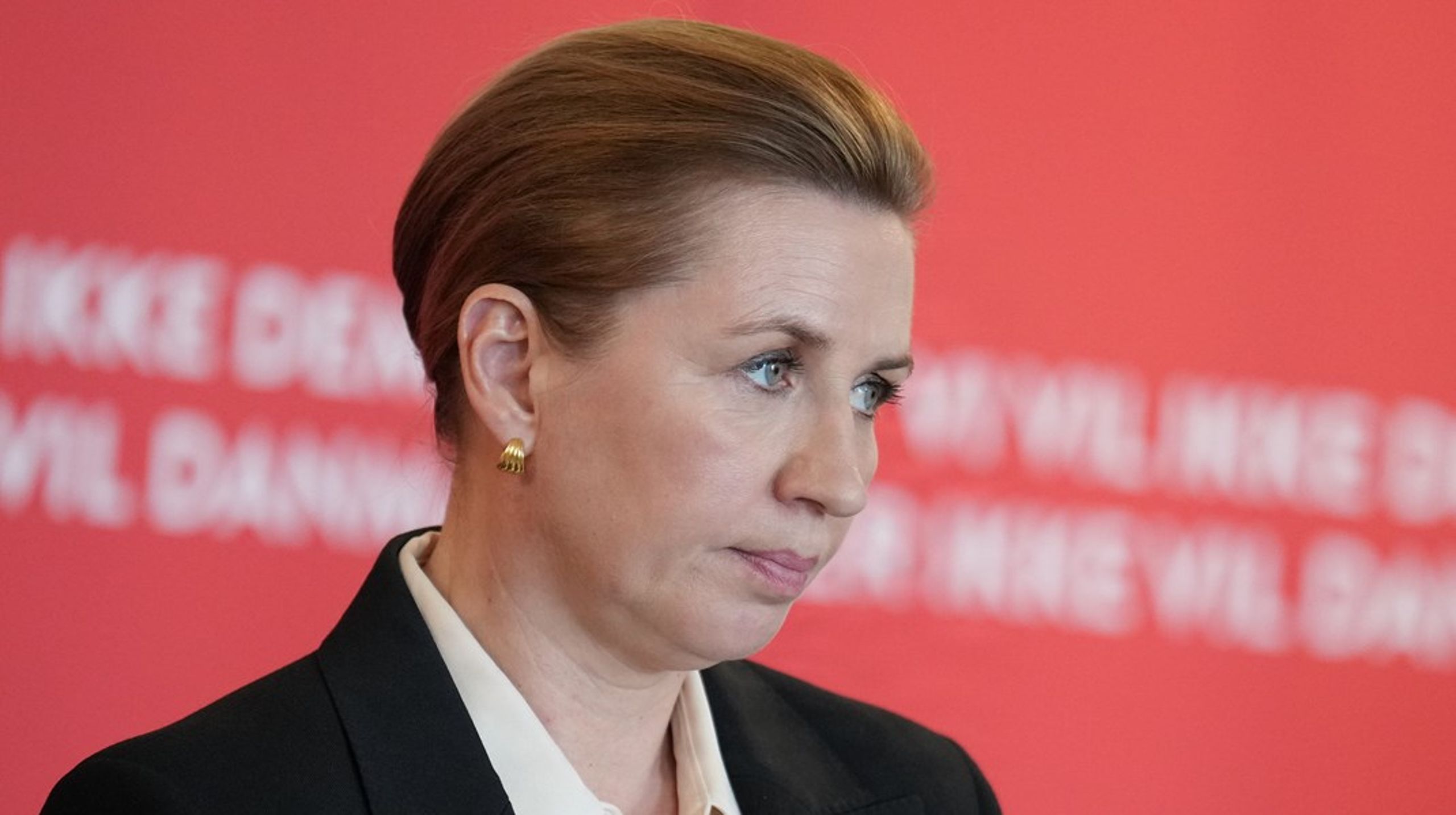 Mette Frederiksen og Socialdemokratiets sjuskede og forhastede forslag om formuebeskatning gjorde hele arbejdet for oppositionen, skriver Poul Madsen om valgkampens anden uge.