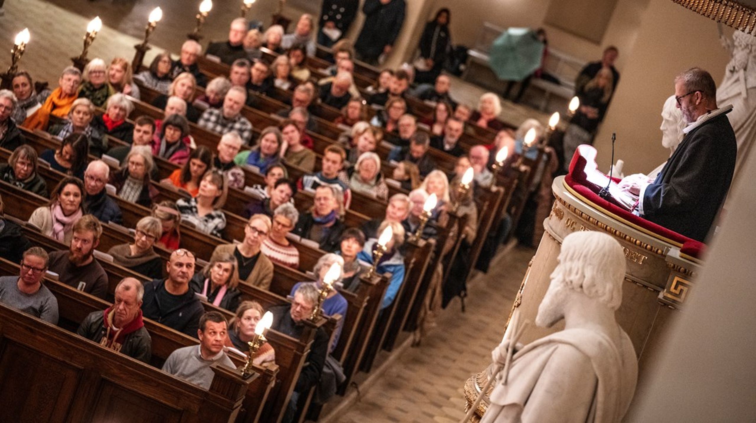 "Vi mener sagtens, at opgaverne i Kirkeministeriet ville kunne varetages i andre ministerier," siger LA-ordfører Carl Andersen.&nbsp;