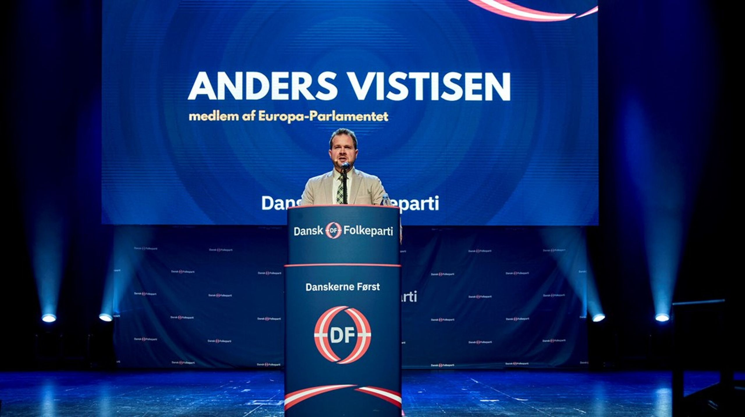 Anders Vistisen vil bidrage til, at EU kommer til at fylde mere på Christiansborg. "Der er brug for et parti i Folketinget, der gør opmærksom på, hvornår Folketinget faktisk er bundet til at træffe beslutninger, fordi EU har dikteret reglerne," siger han.