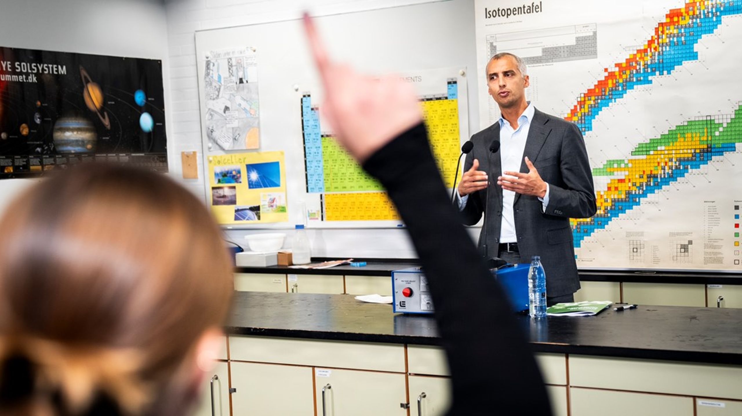 Det opløftende ved de mange udspil og den betydelige investeringsiver er imidlertid, at de måske udtrykker en dybere erkendelse.
Nemlig, at folkeskolen i dag er den vigtigste kollektive institution i vores samfund, skriver Stefan Hermann.