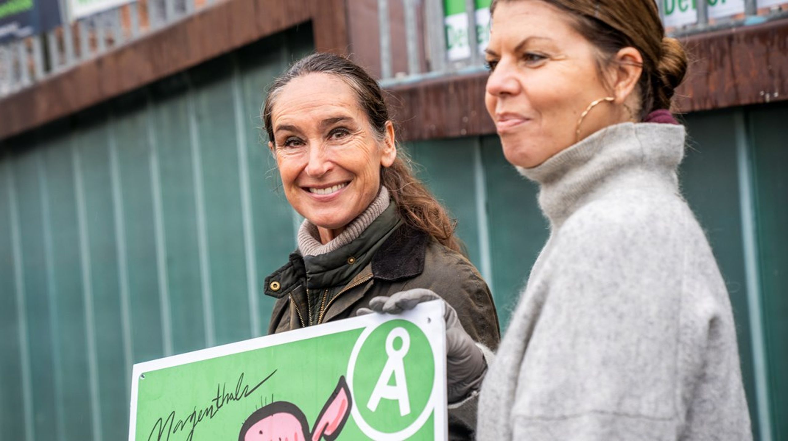 Signe Wenneberg stillede op til Folketingsvalget i 2011 for Socialdemokratiet, men blev ikke valgt ind. Nu stiller hun op for Alternativet til Folketingsvalget i 2026.&nbsp;