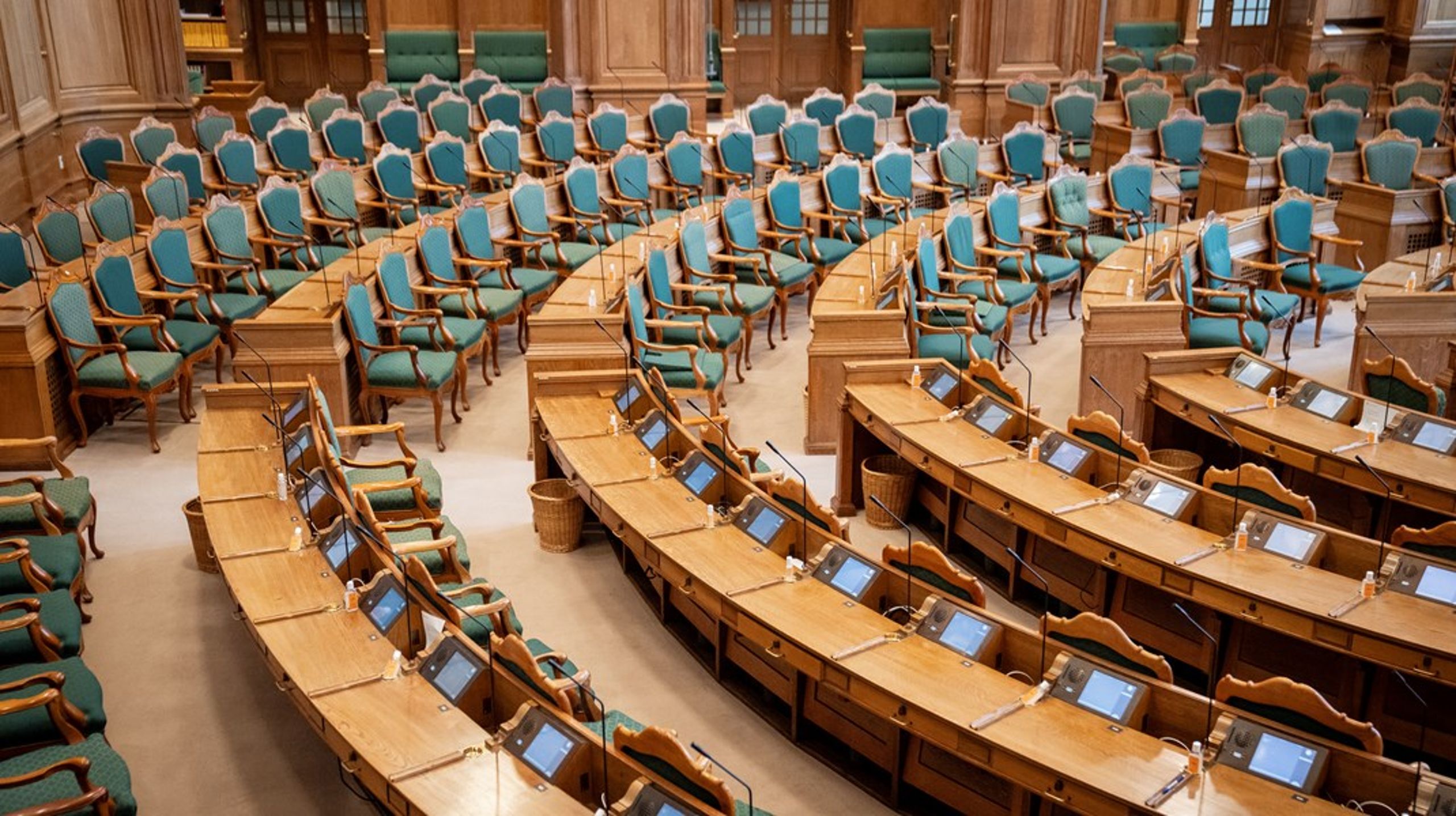 Det danske demokrati er blevet købt. Men vi kan tage det tilbage, skriver fem folketingskandidater fra Alternativet og Enhedslisten.