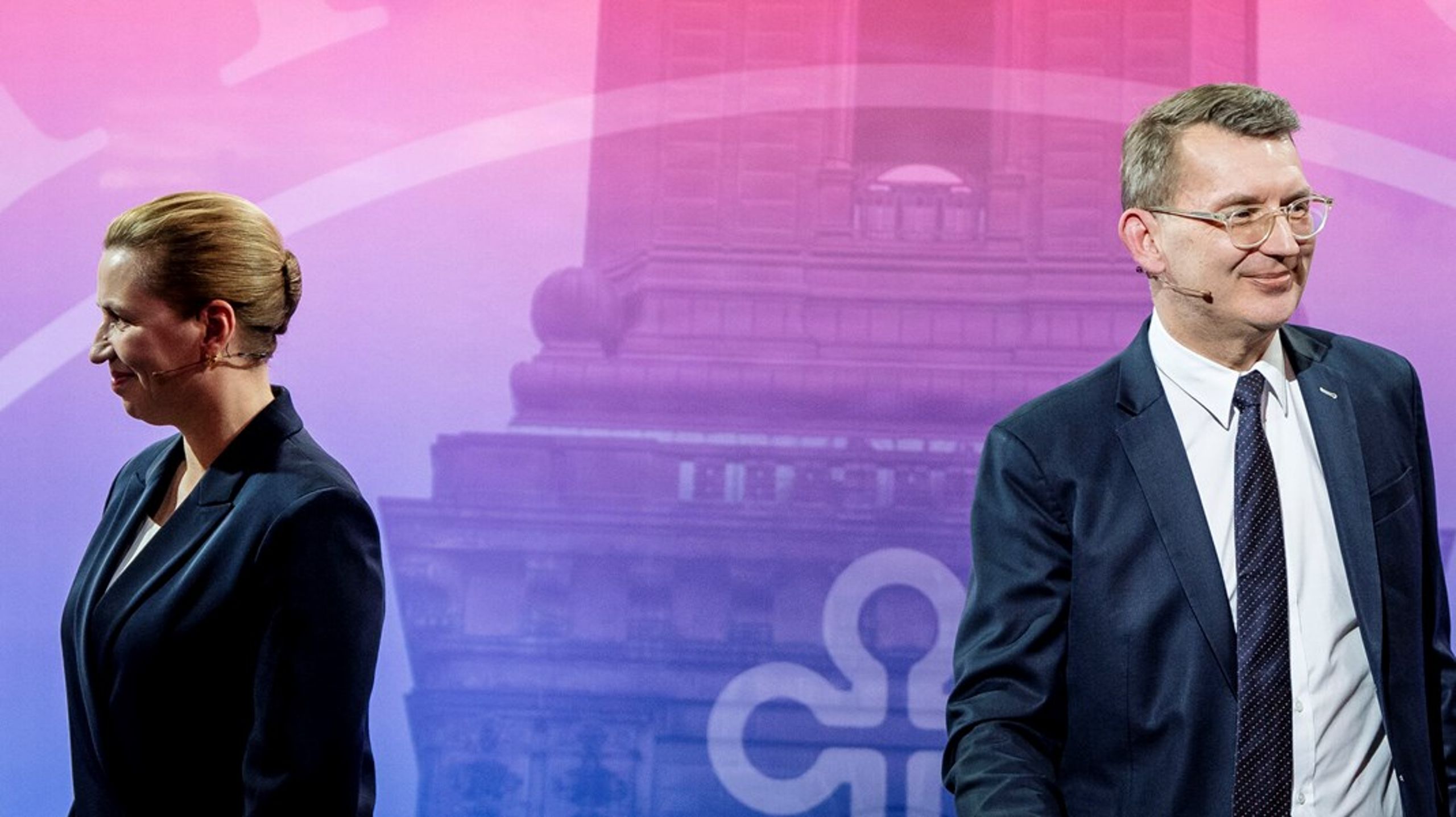 Mette Frederiksen (S) har 932.000 følgere i alt på Facebook og Instagram. Troels Lund&nbsp;Poulsen (V) gemmer sig helt nede på 33.000 følgere.