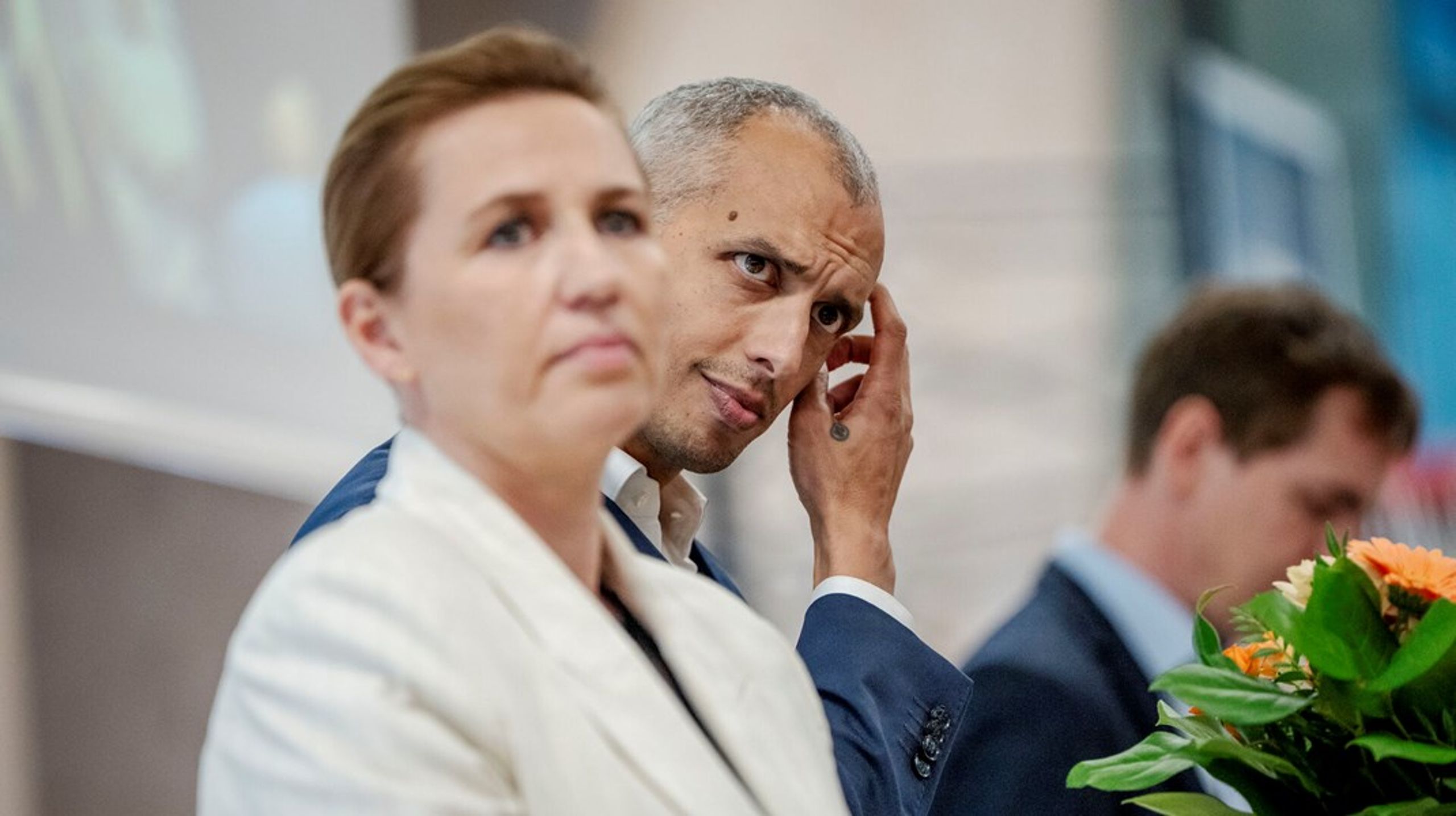 Vi har lært at gennemskue, hvad der er fup, og hvad der er fakta. Men hvis den evne&nbsp;svækkes, svækkes selve fundamentet&nbsp;for&nbsp;den&nbsp;demokratiske samtale, skriver&nbsp;Vi har lært at gennemskue, hvad der er fup, og hvad der er fakta. Men hvis den evne&nbsp;svækkes, svækkes selve fundamentet&nbsp;for&nbsp;den&nbsp;demokratiske samtale.