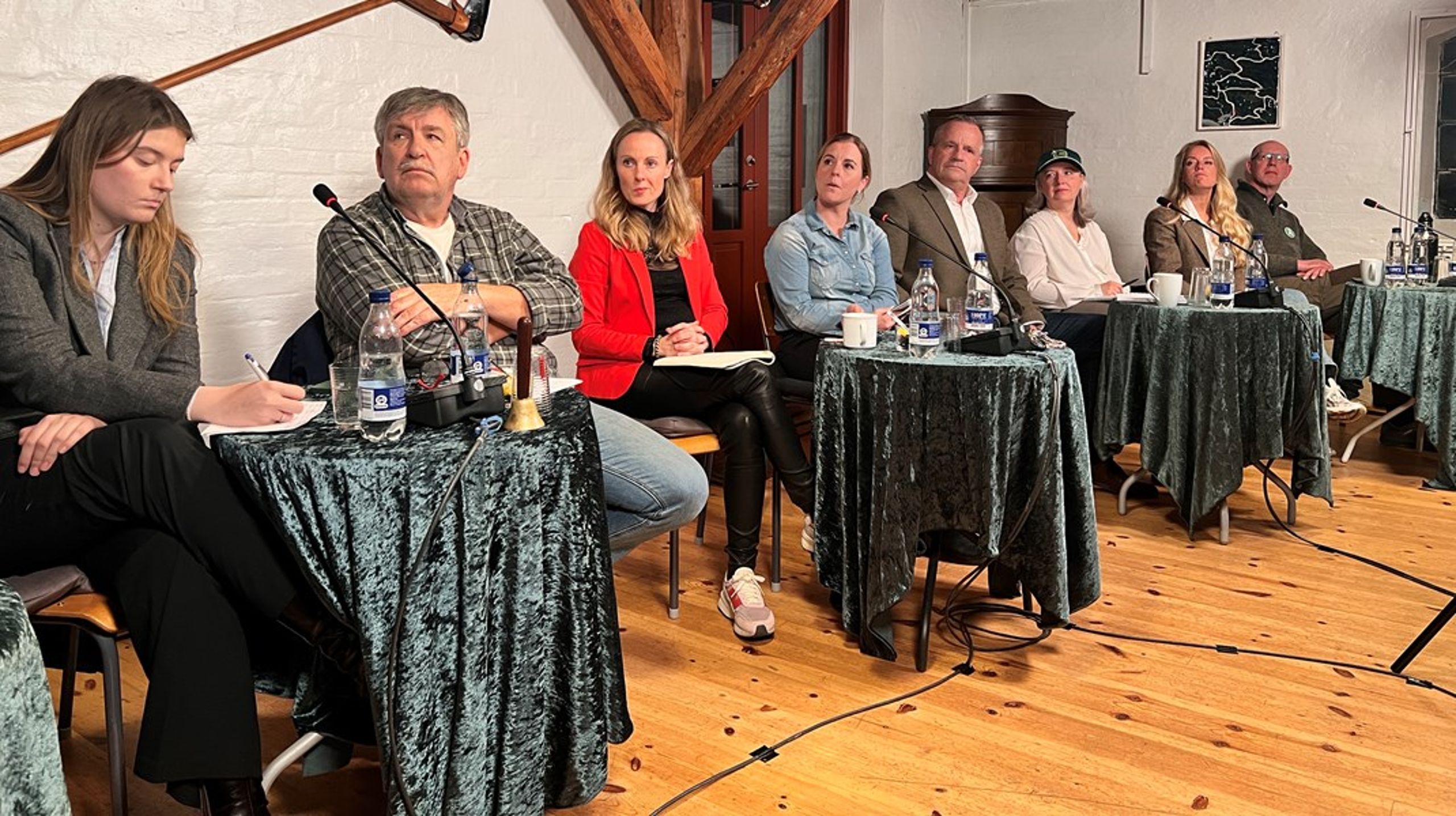 I debatten deltog (fra venstre) Josefine Paaske (V), Michael Graakjær (SF), folketingsmedlem Tanja Larson (S), folketingsmedlem Susie Jessen (DD), Jacob Bentsen (DF), folketingsmedlem Pernille Vermund (LA) og Lars König (Å).