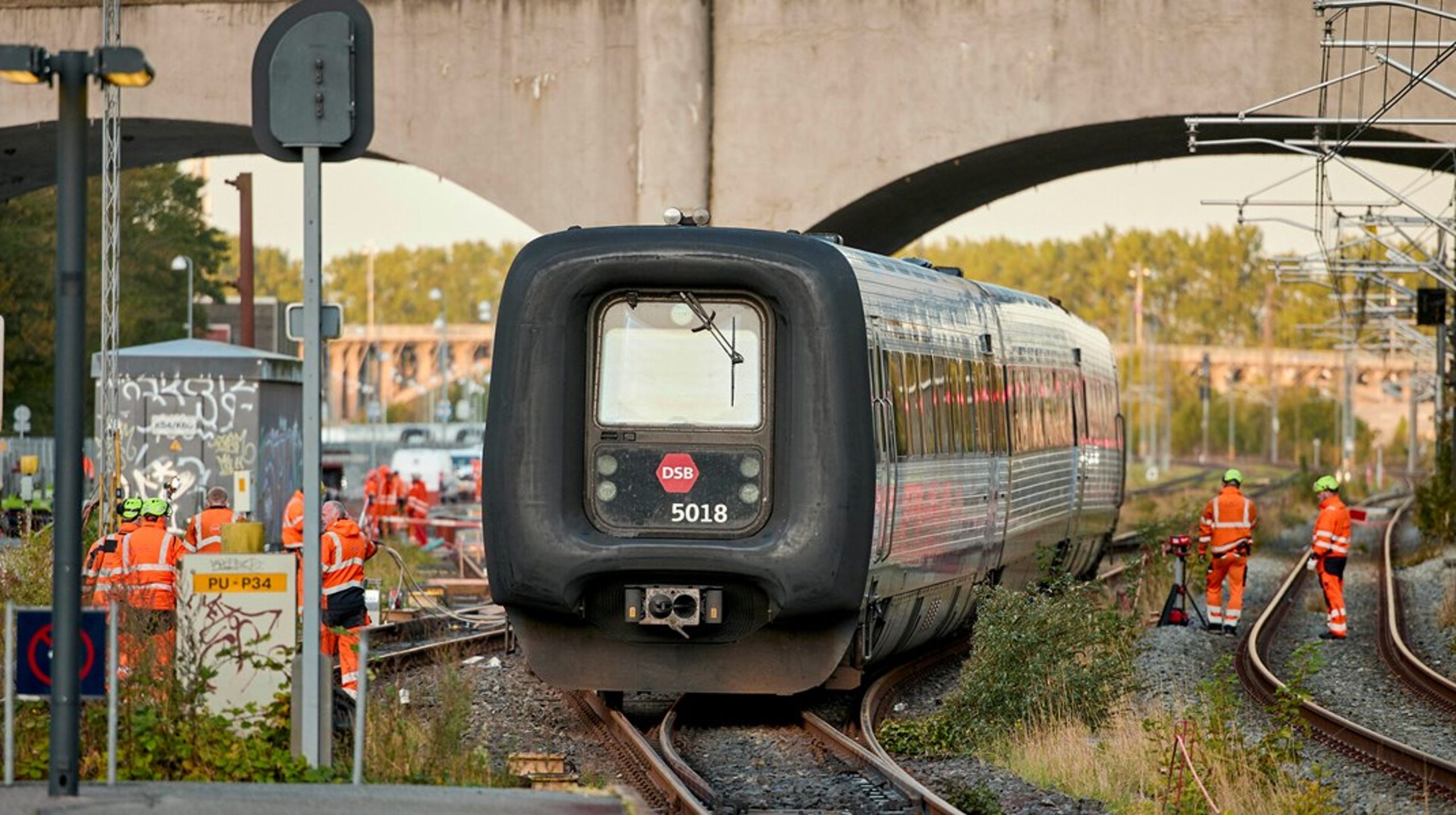 Det er staten, som&nbsp;har ansvaret for, at&nbsp;Danmark&nbsp;hænger sammen. Derfor må staten også tage ansvar for, at mobiliteten hænger sammen, skriver&nbsp;Jakob Christensen, Holger Bisgaard og Lærke Frier.