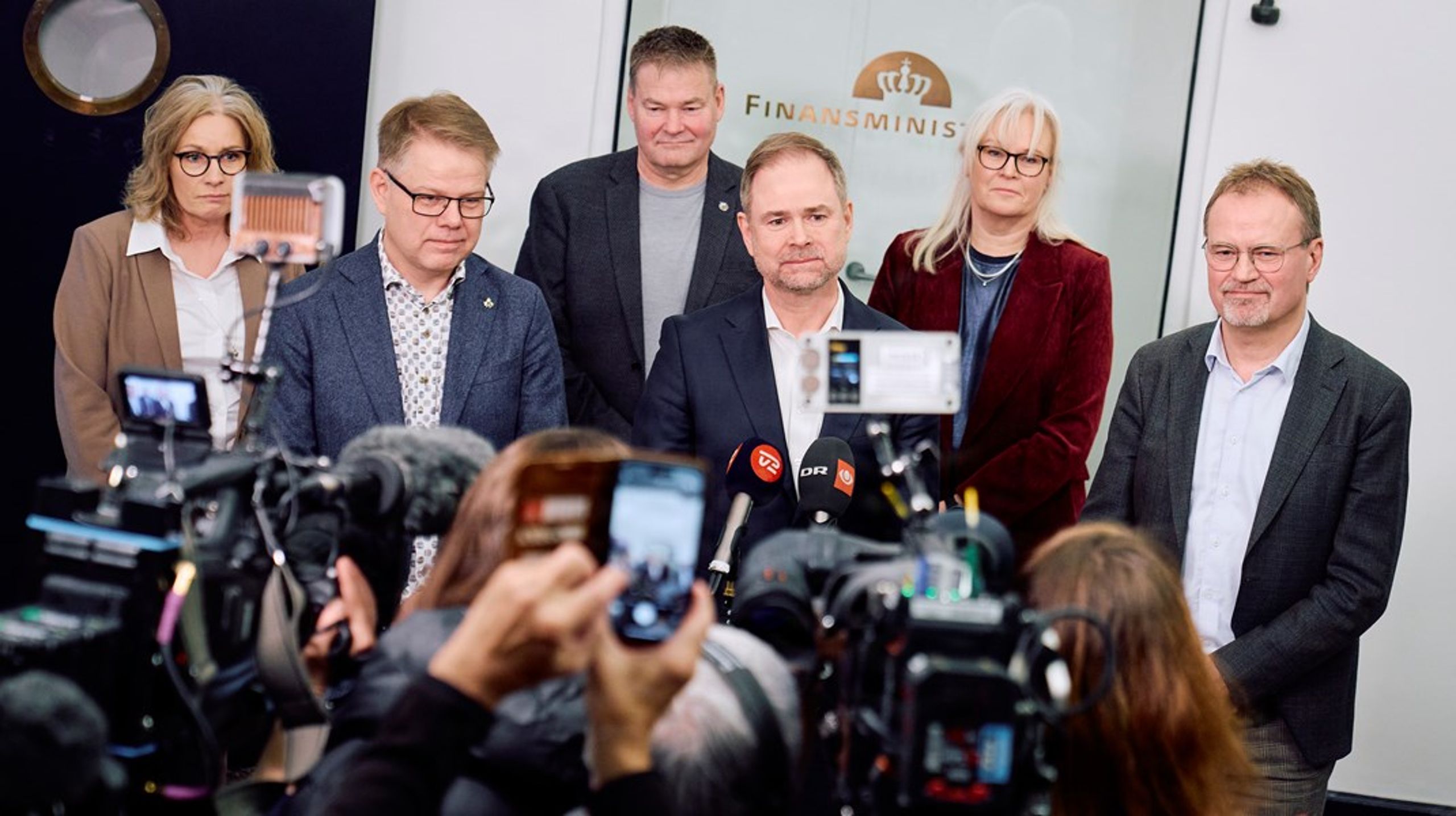 Det var en stolt finansminister Nikolai Wammen (S), der den 11. februar præsenterede den økonomiske ramme for de statsansatte i de næste tre år,&nbsp;&nbsp;herunder et særligt lønløft til soldaterne. Hver enkelt fagforening i staten gik herefter i gang med at forhandle deres egne aftaler, men det blev sat på pause, da valget blev udskrevet.