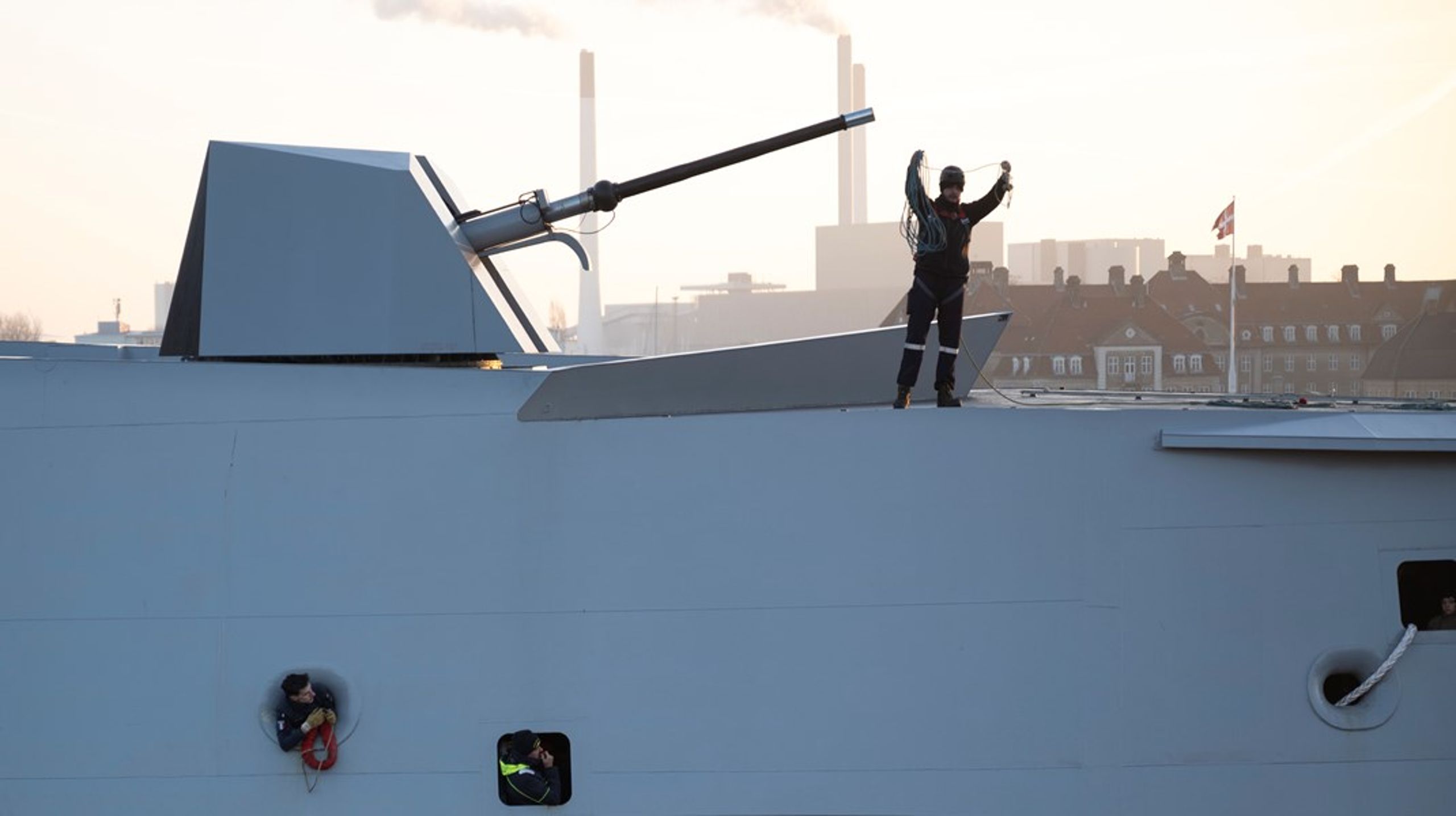 Franskmændene, der her lægger til ved Langelinie, er blot nogen af bejlerne til fregatshoppende danske politikere. Og fregatter er langtfra den eneste slags skib, der skal anskaffes til Forsvaret.&nbsp;