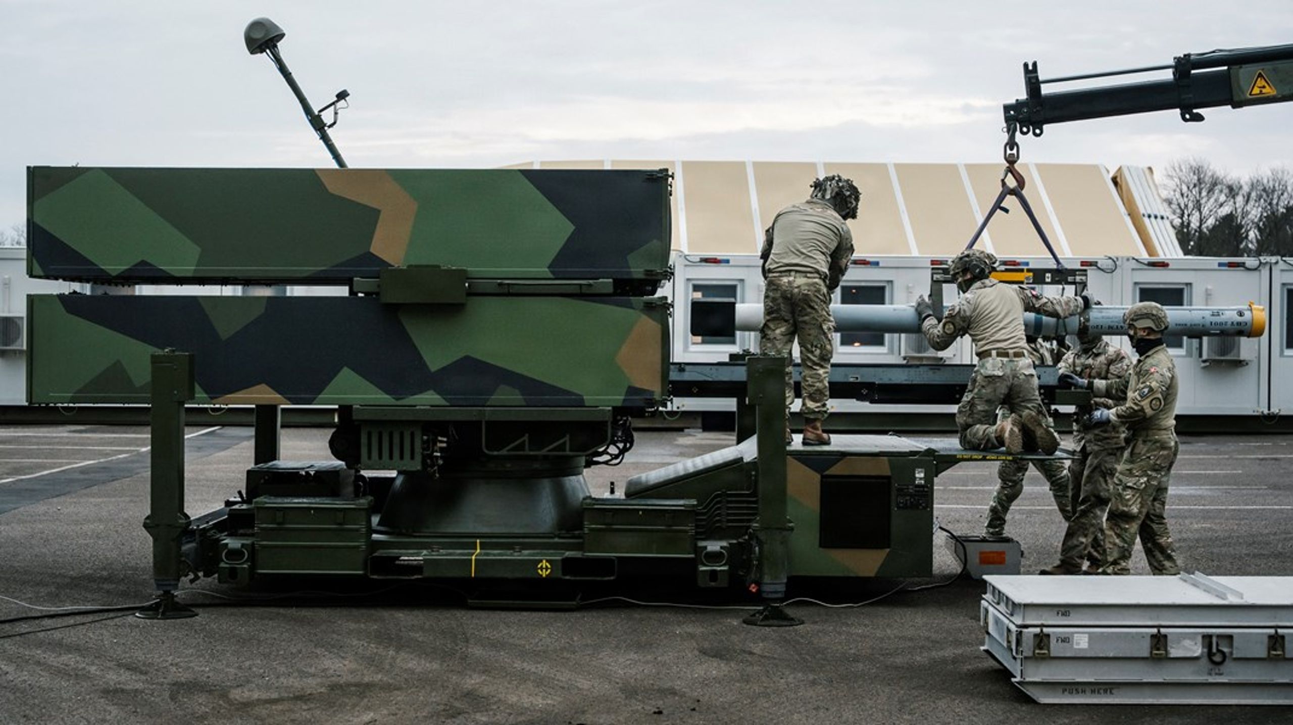 Hvis vi ikke tilpasser lovgivning, beføjelser og institutioner, risikerer vi at opruste massivt militært – og samtidig forblive sårbare dér,&nbsp;hvor vi med al sandsynlighed vil opleve flest angreb, skriver&nbsp;Anne Ingemann Johansen.