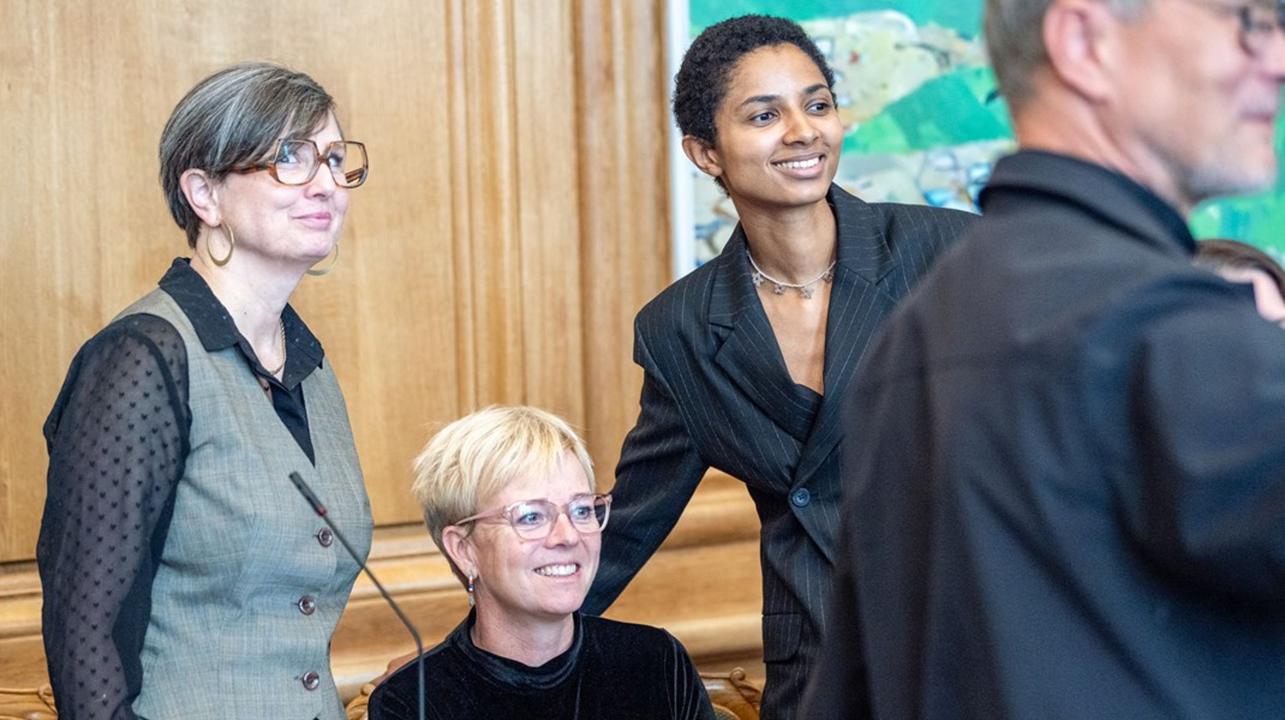 Sascha Faxe (tv) har været udenrigsordfører for Alternativet, men fik ikke nok stemmer til at fastholde sit mandat i Folketinget i den kommende periode. Partifællerne Karin Liltorp og Christina Olumeko havde begge på forhånd valgt ikke at stille op igen.&nbsp;