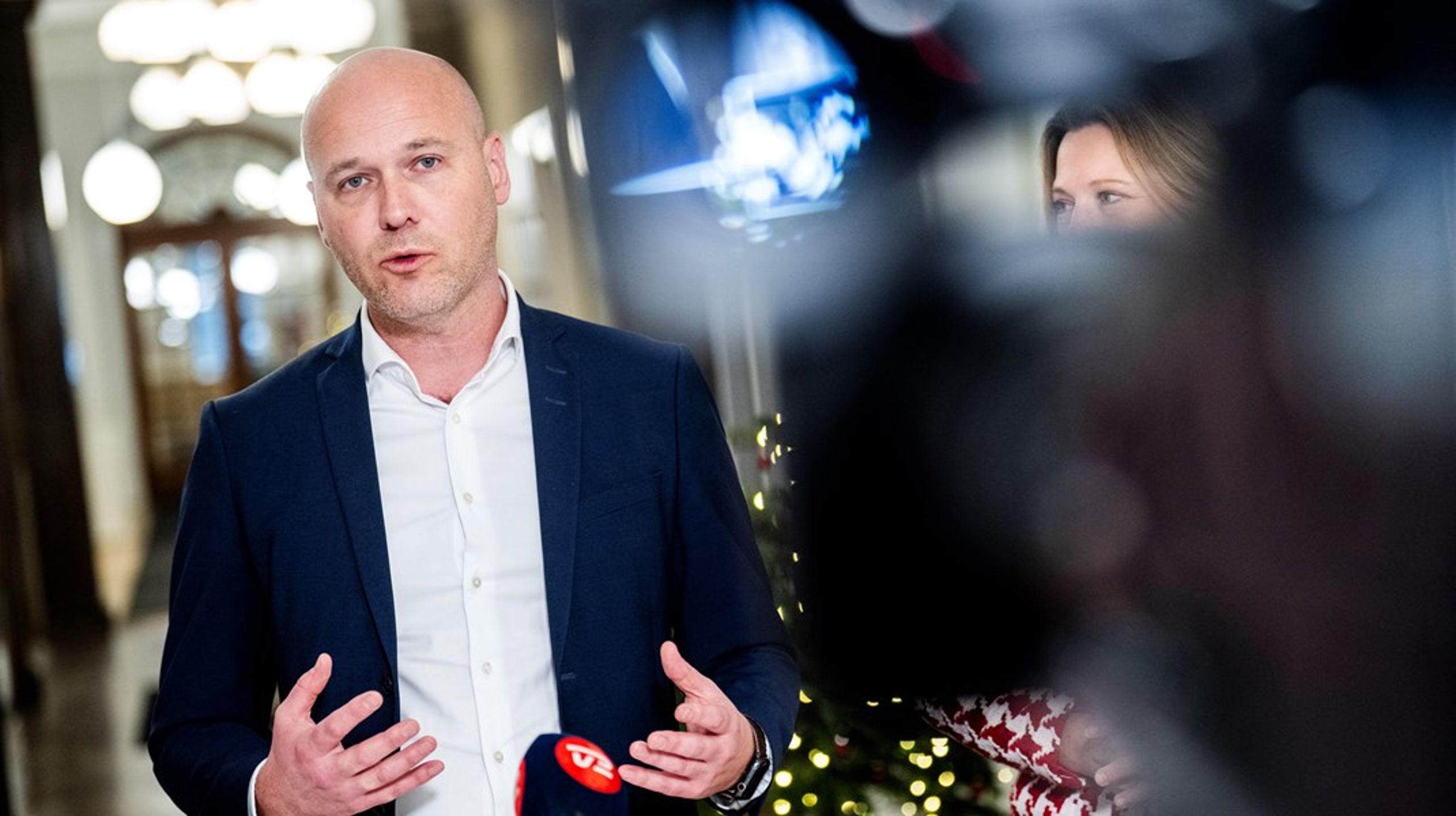 Anders Kühnau var regionsrådsformand i Regions Midtjylland fra 2018 til 2025. Han ventes at søge om dobbeltmandat og fortsætte som regionsrådsmedlem året ud, da han også er&nbsp;nyudpeget chef for&nbsp;Regionernes Lønnings- og Takstnævn.