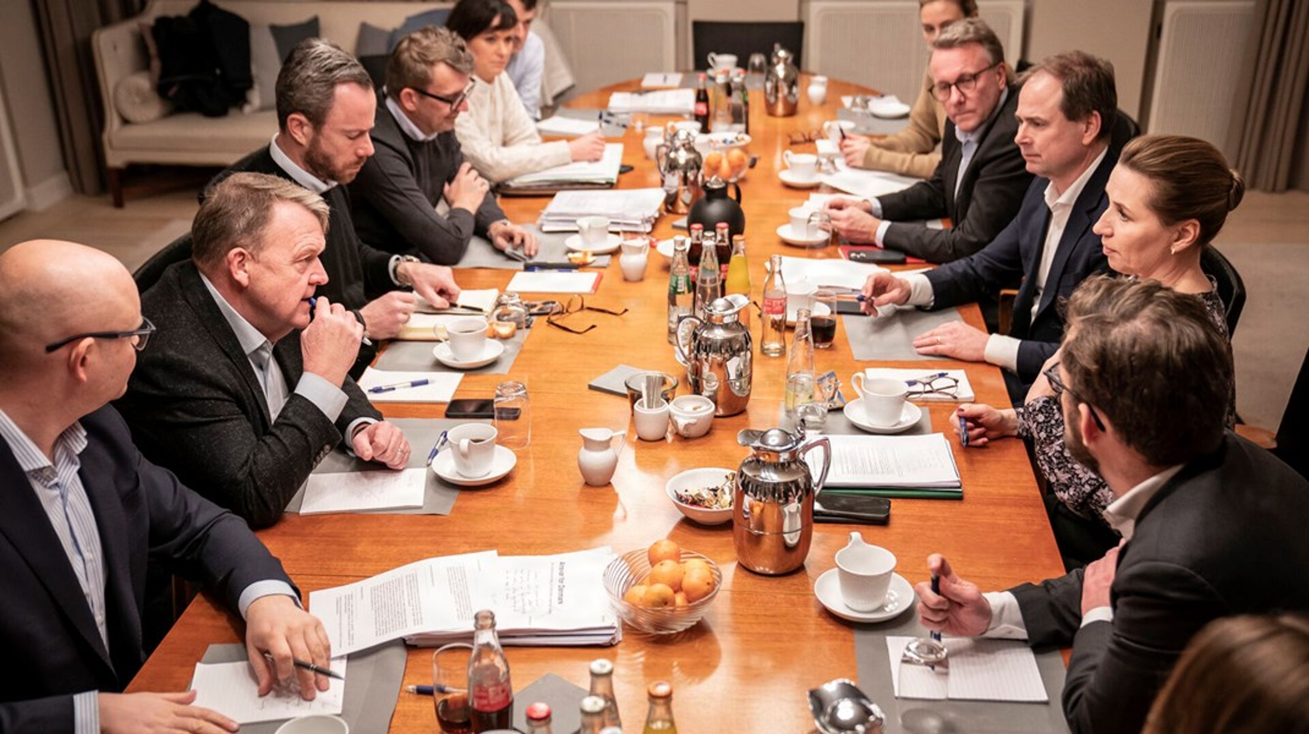 Begyndelsen på regeringsforhandlinger er den mest strategiske fase; men ikke det tidspunkt, hvor man taler mest om konkret politik,&nbsp;skriver Jacob Bruun. Billedet er fra regeringsforhandlingerne på Marienborg i 2022.<br><br>