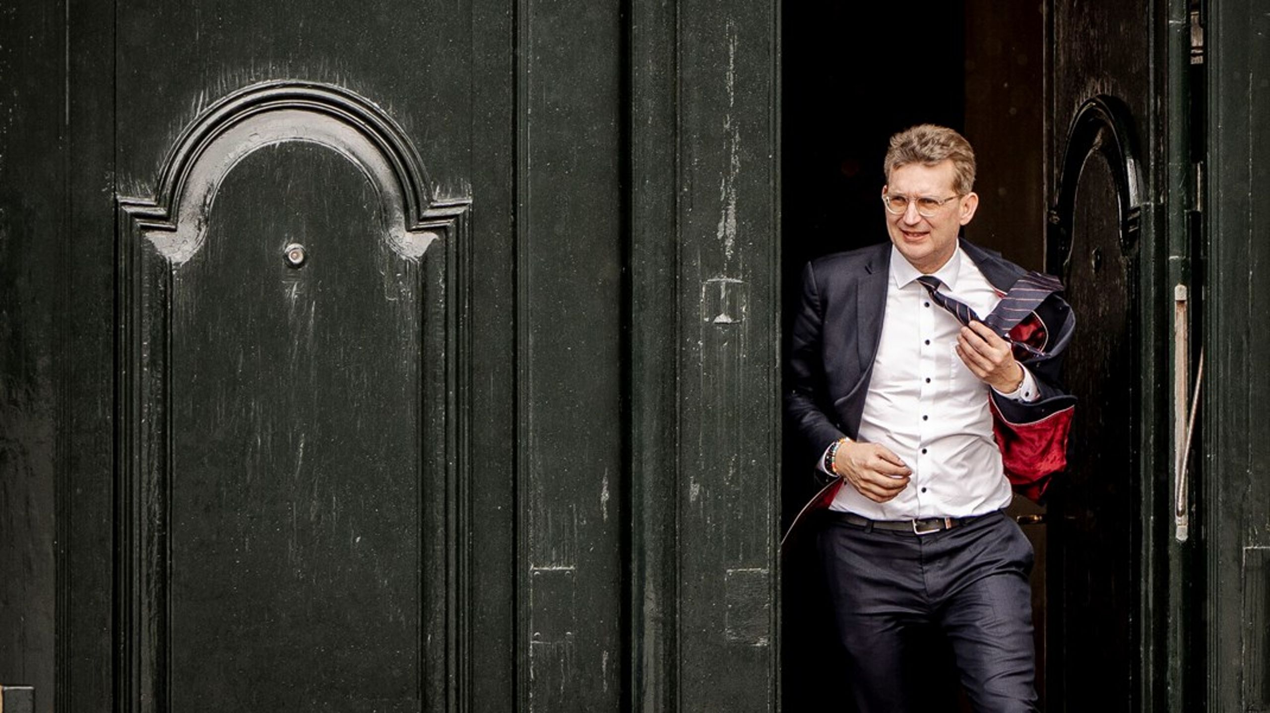 Venstres formand, Troels Lund Poulsen - her på vej ud af Amalienborg Slot - vil selv være statsminister, hvis han skal indgå i en ny regering. Ville det egentlig gøre en forskel for Danmarks europapolitik og forholdet til Trump og resten af verden? Det er noget af det, vi taler om i ugens podcast fra Bruxelles.