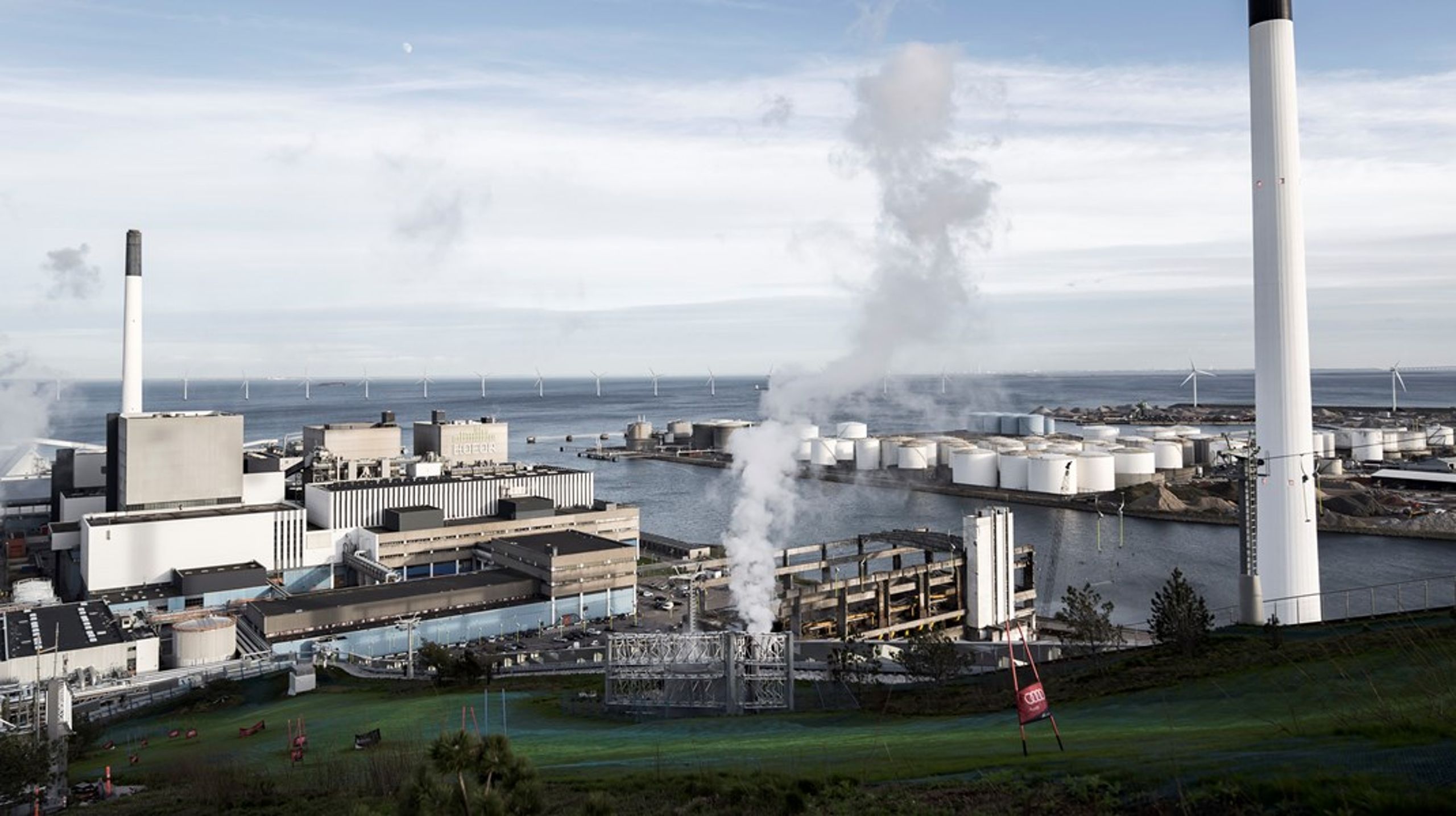 Forsyningssektoren er kritisk infrastruktur, der ligesom hospitaler, veje, jernbaner, MitID og FM-bånd er afgørende for, at Danmark hænger sammen og kan fungere i en krisesituation, skriver Jens Bomann Christensen, Carl-Emil Larsen, Kim Mortensen og Lise Lotte Toft