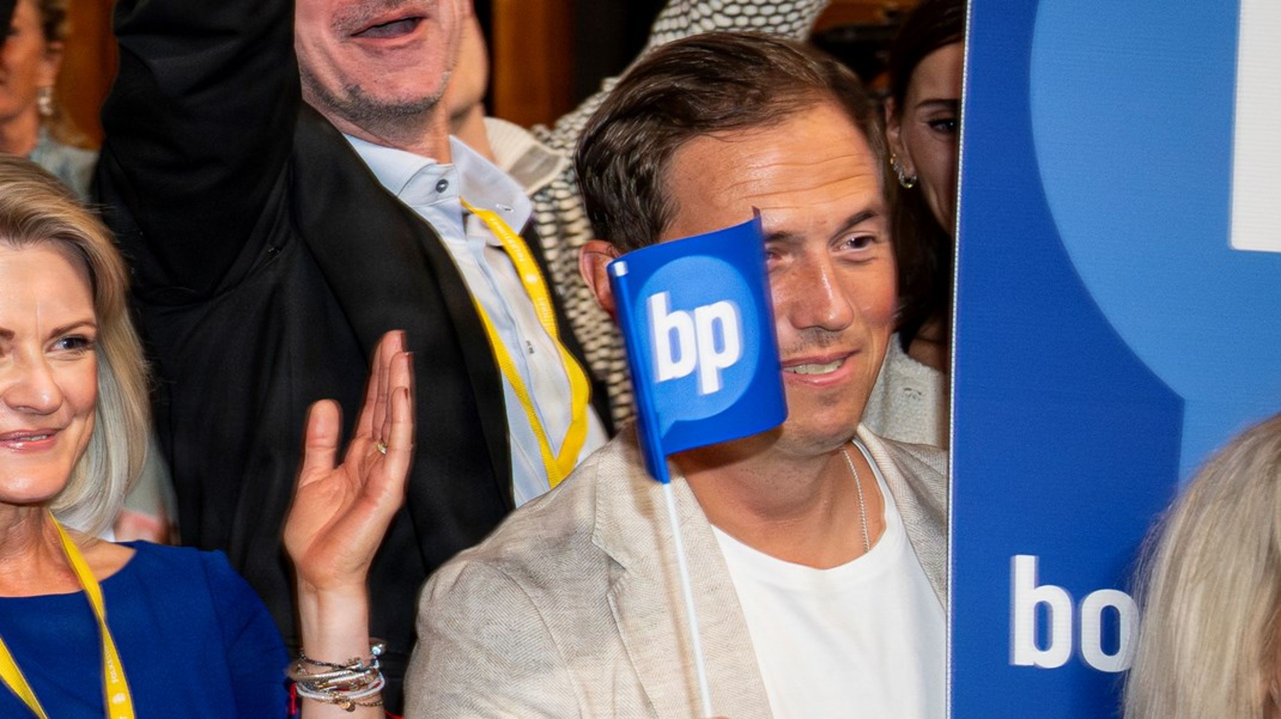 Jacob Harris blev ved folketingsvalget 24. marts&nbsp;valgt ind for Borgernes Parti, men blev blot fire dage senere ekskluderet for at have&nbsp;<a target="_blank" rel="noopener">forbrudt partiets tro- og loverklæring og ikke givet sandfærdige oplysninger til partiet.</a>