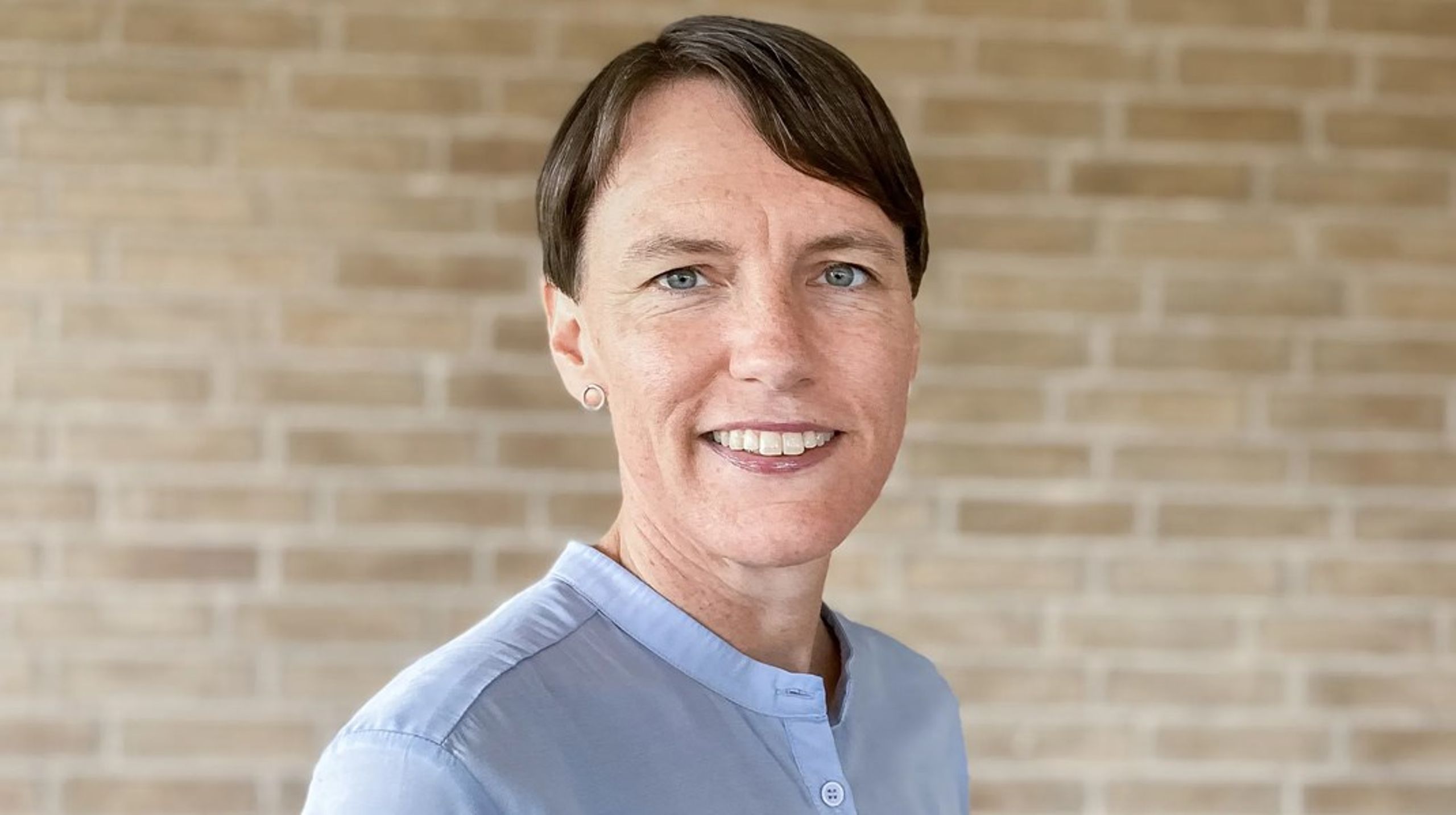 Med ansættelsen er kommunes direktion på plads og består foruden Mette Riegels af kommunaldirektør&nbsp;Mette Touborg og Ulla Gramtrup, der direktør for teknik, miljø, kultur, skoler, børn og familier.