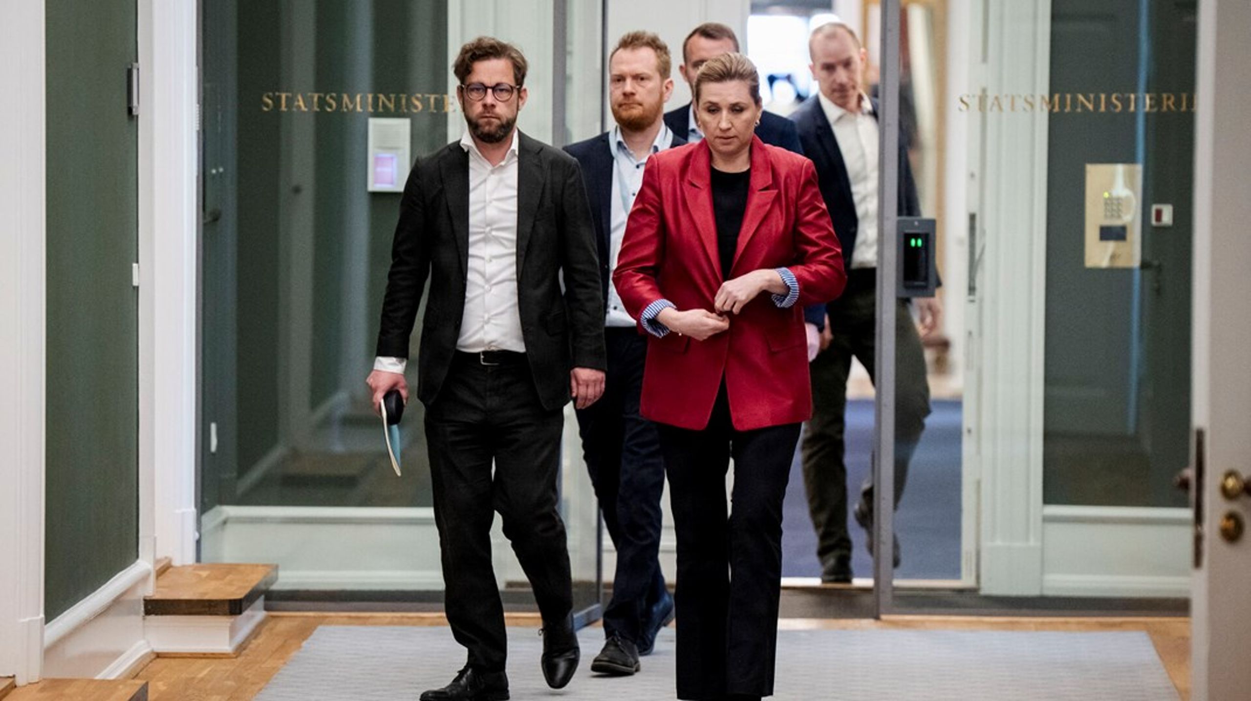 Den borgerlige påskeballade kan have øget appetitten i dele af Venstre og Konservative på en regering over midten. Mette Frederiksen (S) holdt døren åben for netop sådan en regering, da hun tirsdag middag gav status på forhandlingerne til pressen.&nbsp;&nbsp;