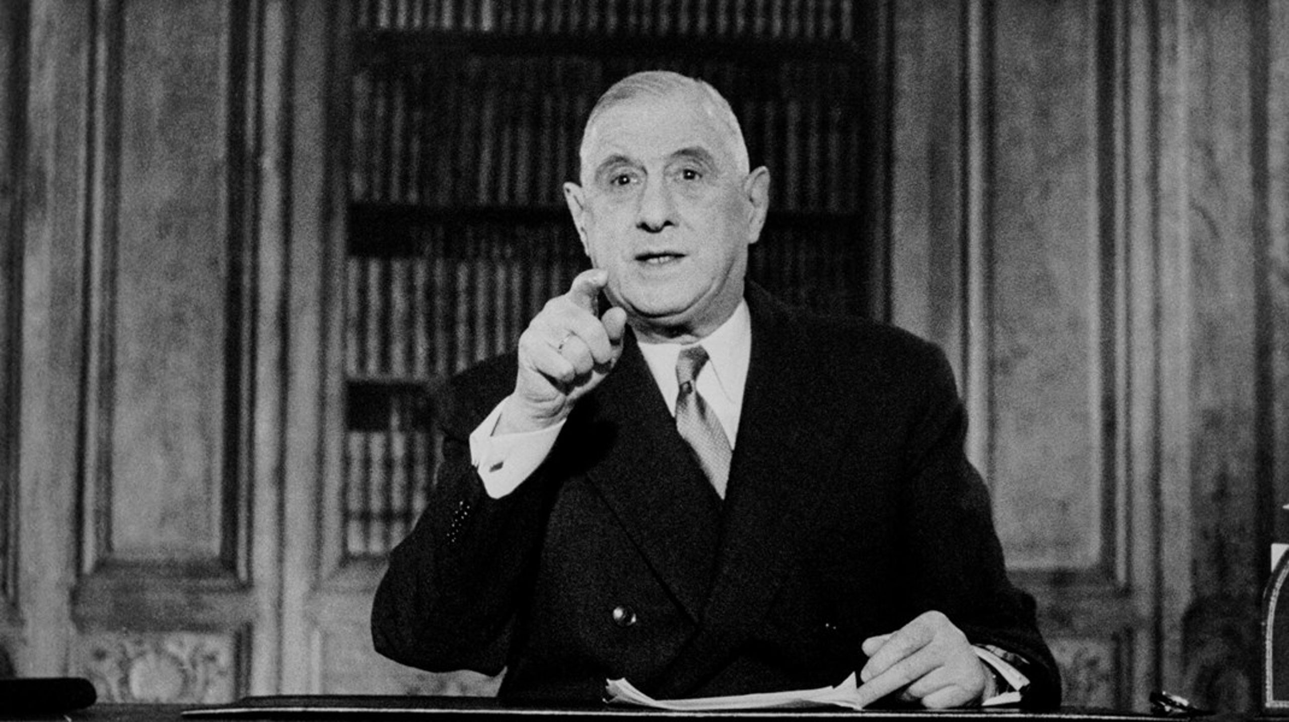 I en tv-transmitteret tale den 19. april 1963 talte Frankrigs daværende præsident Charles de Gaulle om Frankrigs behov for at kunne forsvare sig selv ved at råde over atomvåben.<br><br><br>
