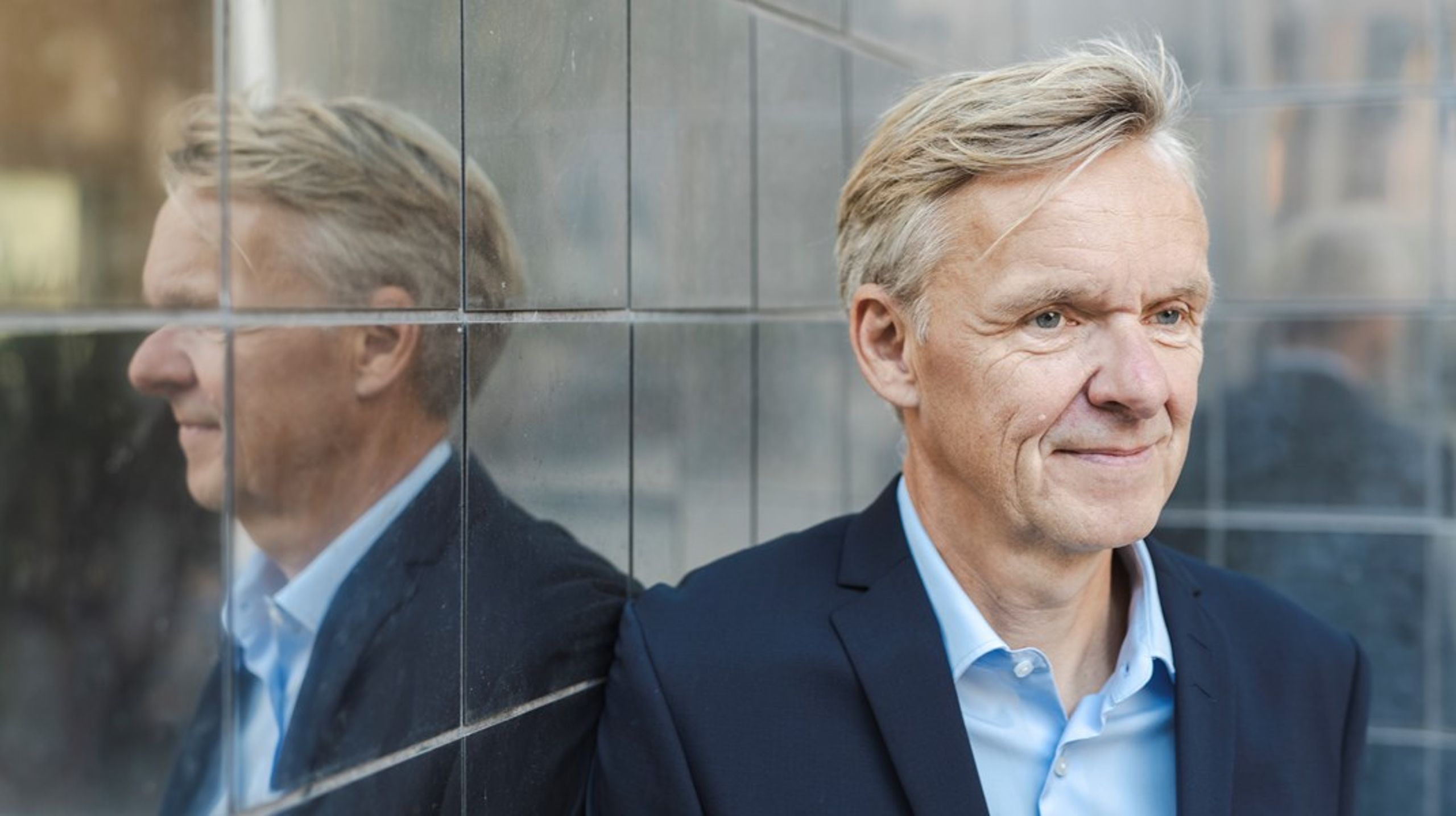 Lars Løkke ønsker en bred regering over midten, men det er slet ikke i danskernes interesse, skriver Poul Madsen.