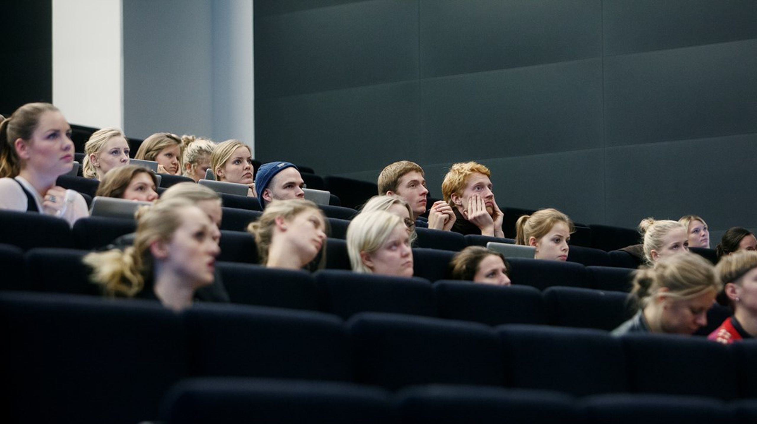 Når praksis ikke længere er noget, der skal undersøges og udfordres, men bliver målestok for, hvad der tæller som relevant viden, reduceres uddannelse til teknisk problemløsning, skriver Laura Louise Sarauw.
