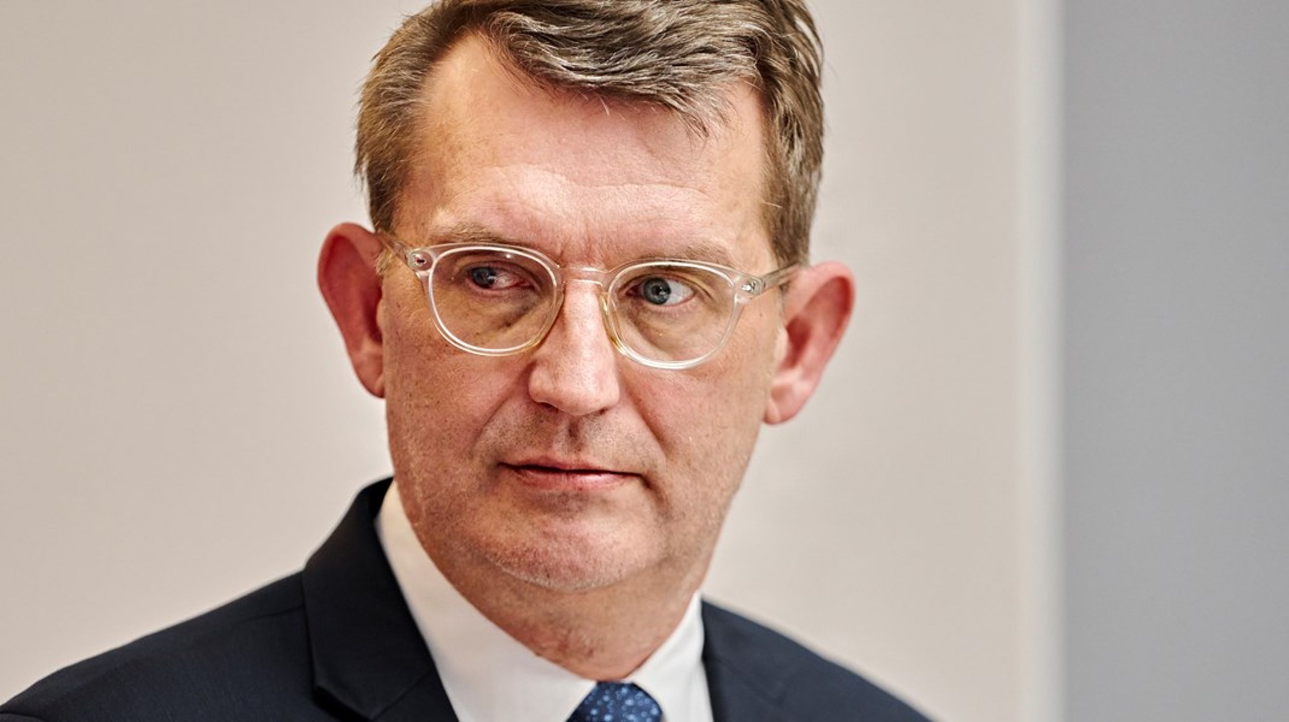 "Mange har spurgt efter, hvor alvorligt operationen var. Til det kan jeg sige, at det var akut nethindeløsning. Og derfor meget alvorligt," skriver Troels Lund Poulsen i et opslag på Facebook.