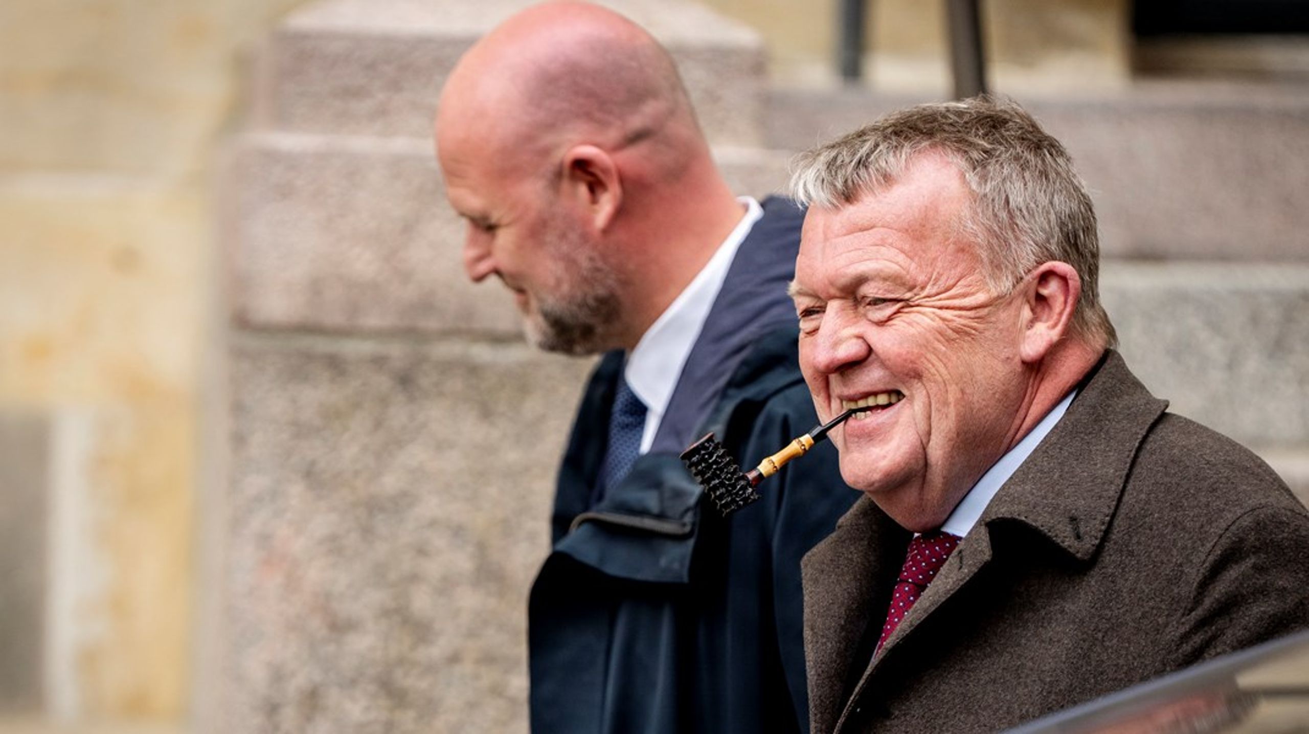 Lars Løkke Rasmussen på vej til møde i Statsministeriet. Forinden havde han krævet, at Mete Frederiksen nu også inviterer V og K til forhandlinger.