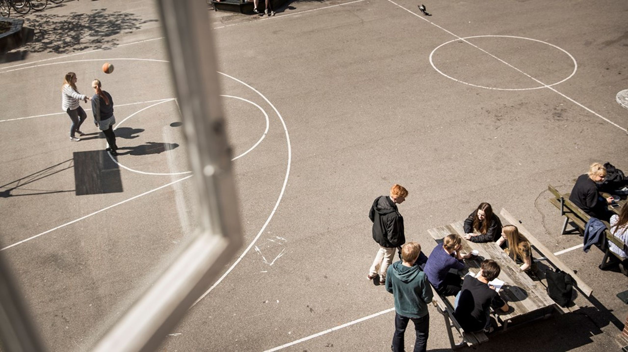 Fritids- og ungdomsklubben er nøglen til fællesskab for mange. Demokratisk dannelse i praksis, leg og kreativitet, venner og mindre ulighed. Men samtidig også et område få politikere interesserer sig for, og som intet har fyldt i valgkampen, skriver en række børne- og ungdomsorganisationer.