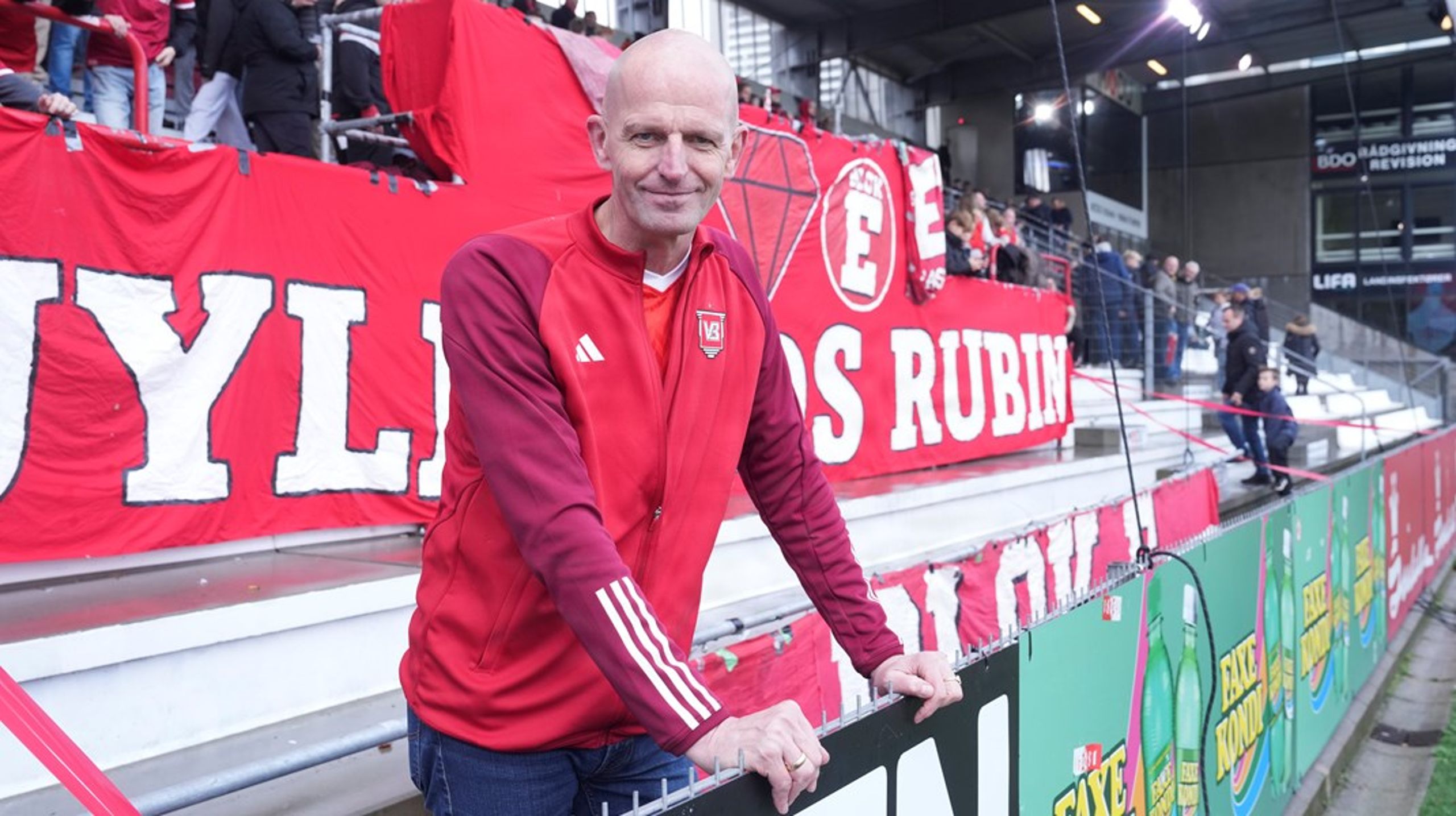 Lars Werge er uddannet journalist og skrevet flere bøger om sport. Senest udgav han i marts 2026 bogen "Cykelklassikerne".