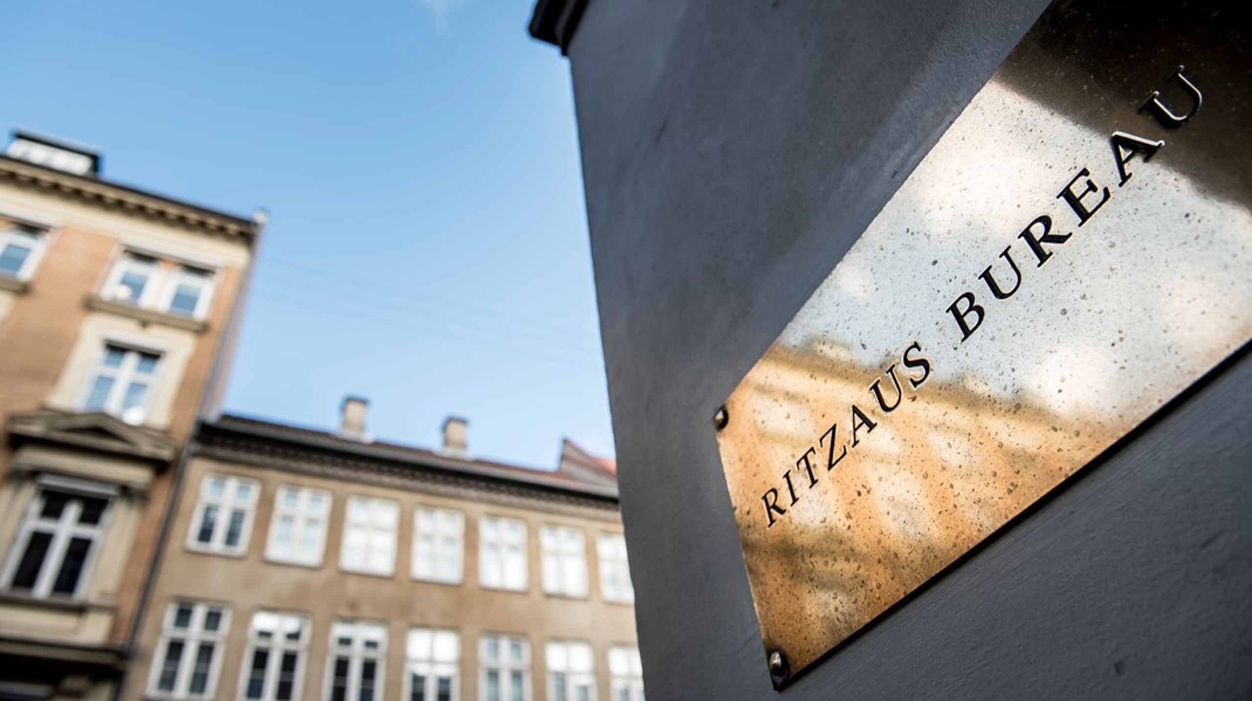 Mikael Laustsen er ny kommerciel direktør i&nbsp;Ritzaus Bureau. Mikael Laustsen kommer med knap ti års erfaring fra KMD, hvor han siden april 2022 har været seniordirektør.