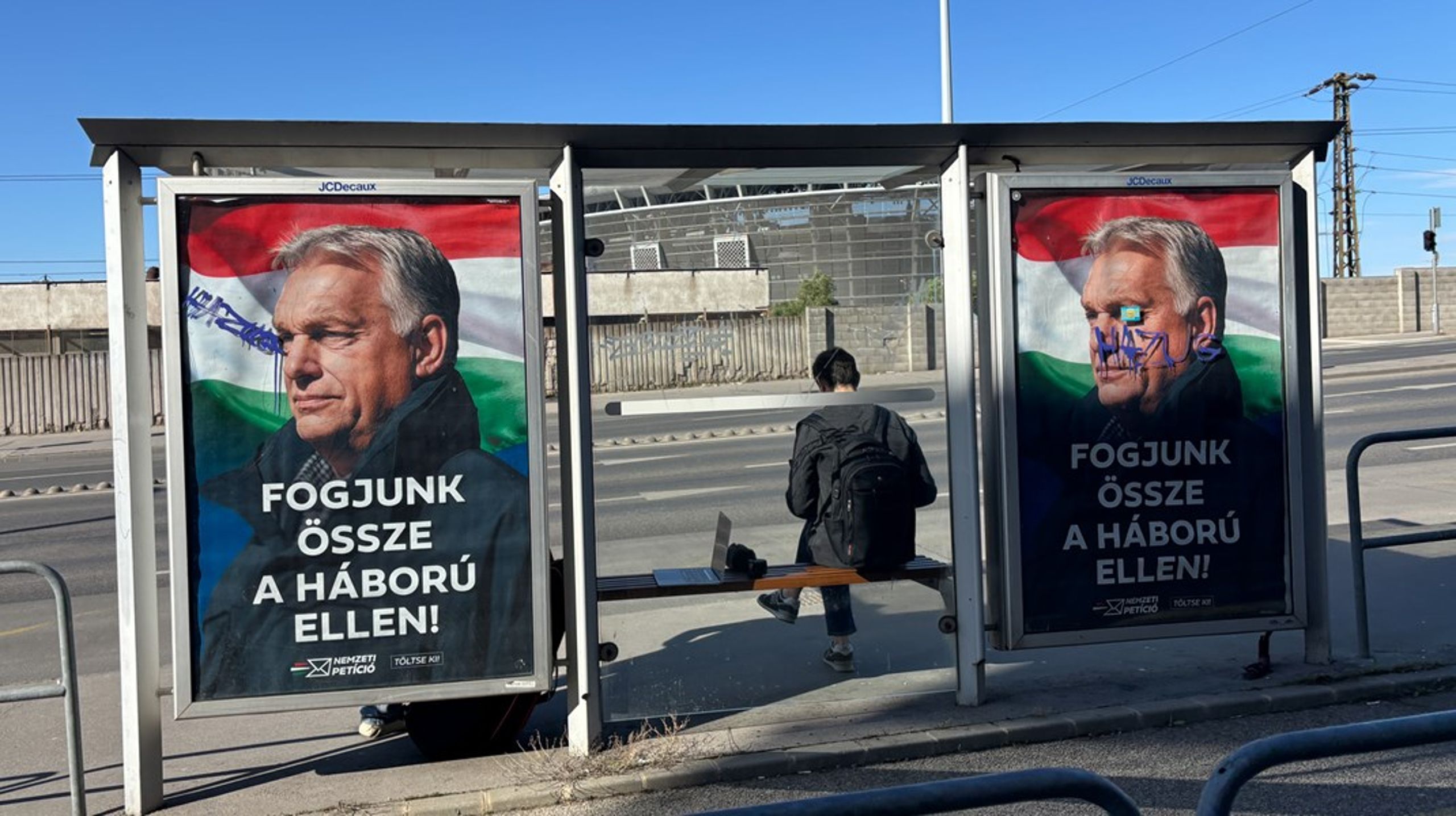 Billede af Viktor Orbán, som er synlig i Budapest op til valget den 12. april. De fleste af Orbáns vælgere kommer dog fra landet.