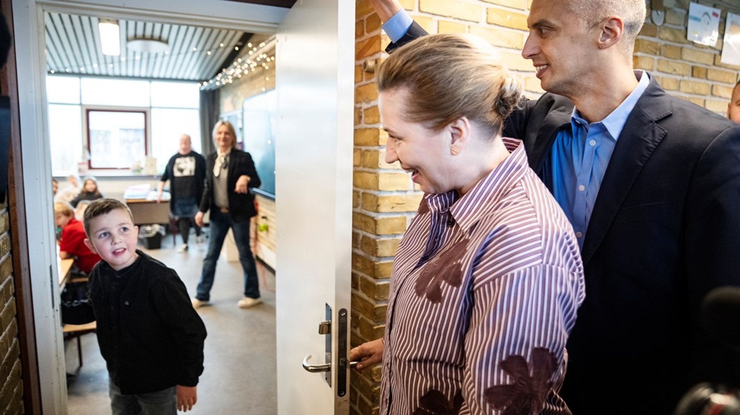 Socialdemokratiets forslag om en "lilleskole" er et eksempel, hvor et politisk mål ikke nødvendigvis stemmer overens med forskningen. Det er der intet forkert i, så længe man er åben omkring det, skriver Sofie Marie Koksbang.