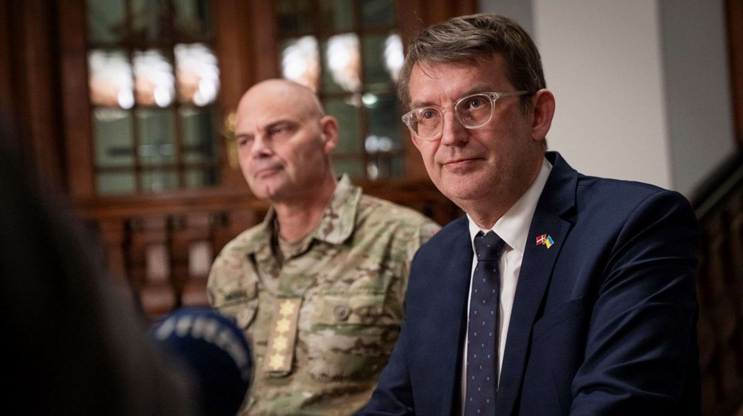 Det i dansk politiks histories bredeste og dyreste forsvarsforlig fra 2023, hvor alle partier undtagen Enhedslisten og Alternativet deltager, og som over ti år lægger beslag på 143 milliarder kroner, er historisk. I omfang, politisk bredde og enighed, skriver Søren Søndergaard.