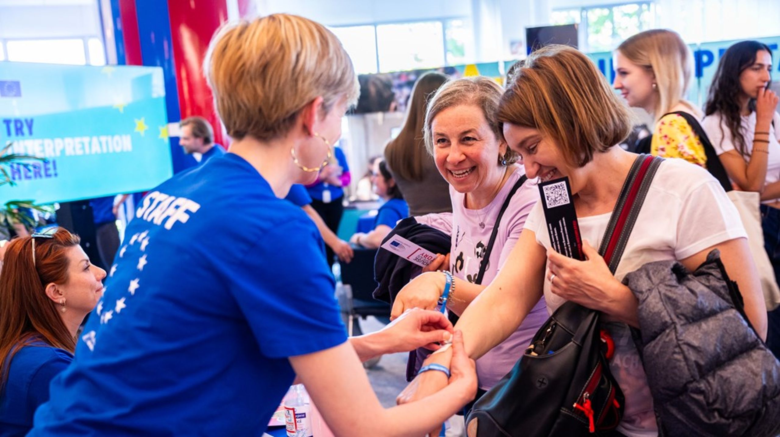 Interessen for at søge et job i EU-maskineriet er eksploderet, efter de almene adgangsprøver har været på hold i syv år.