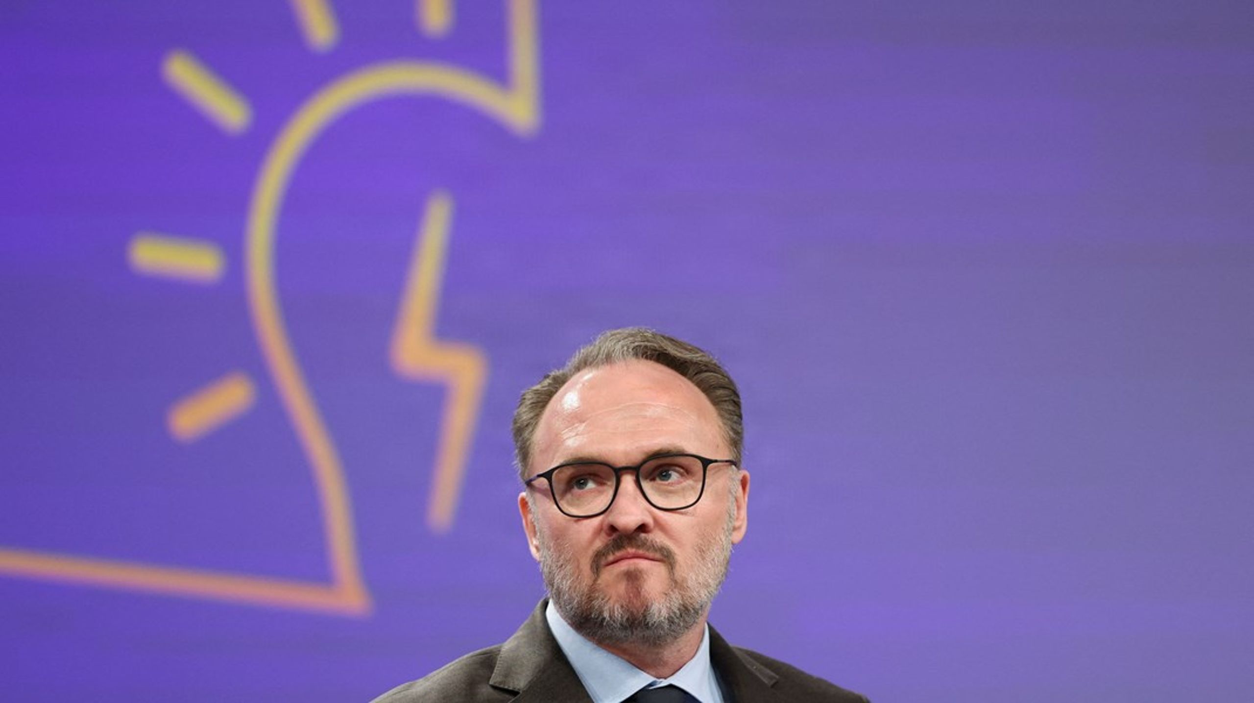 "De kommende måneder vil være fyldt med usikkerhed," siger energikommissær Dan Jørgensen.